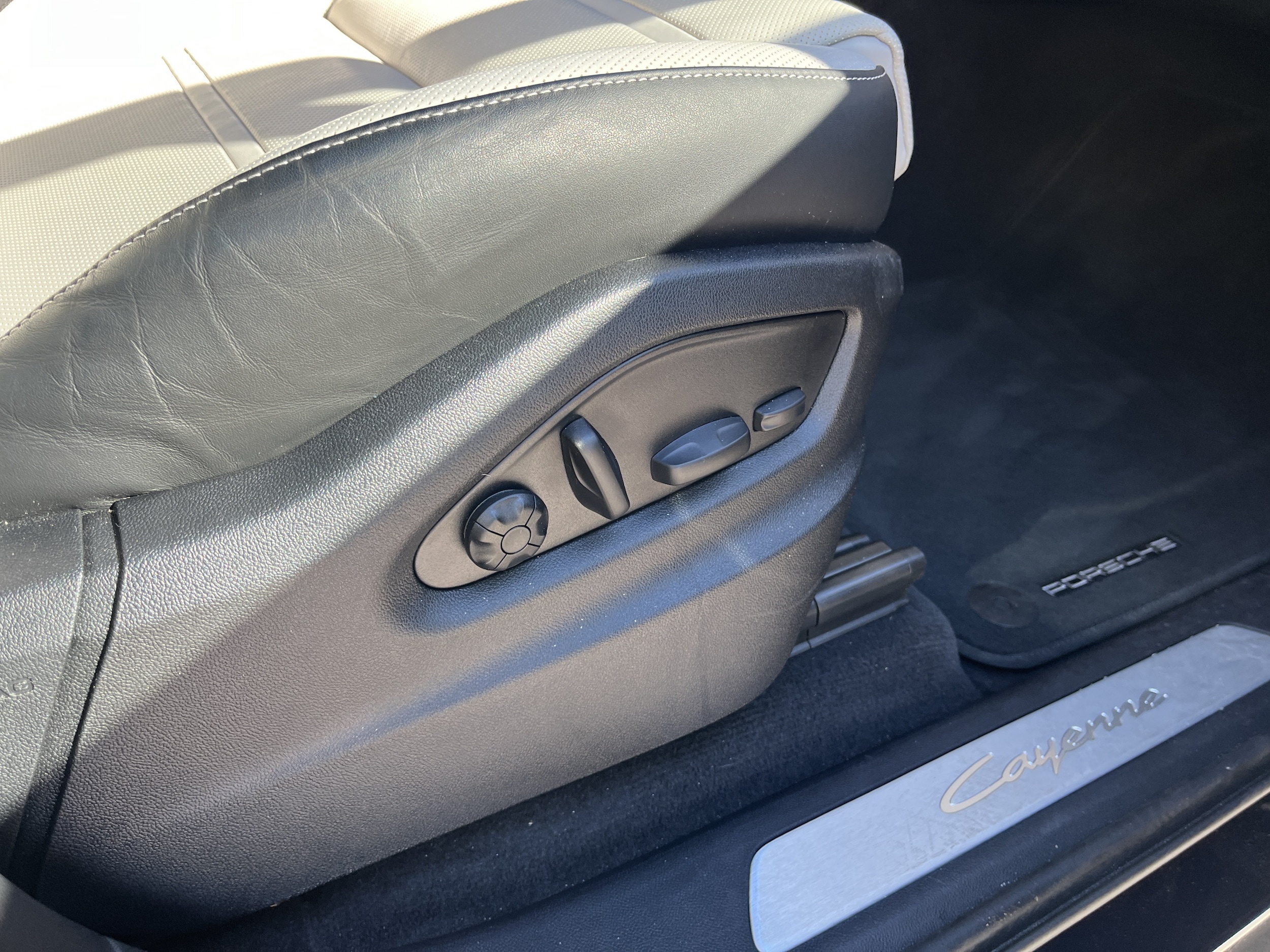 2025 Porsche Cayenne Coup E-Hybrid - Photo 18