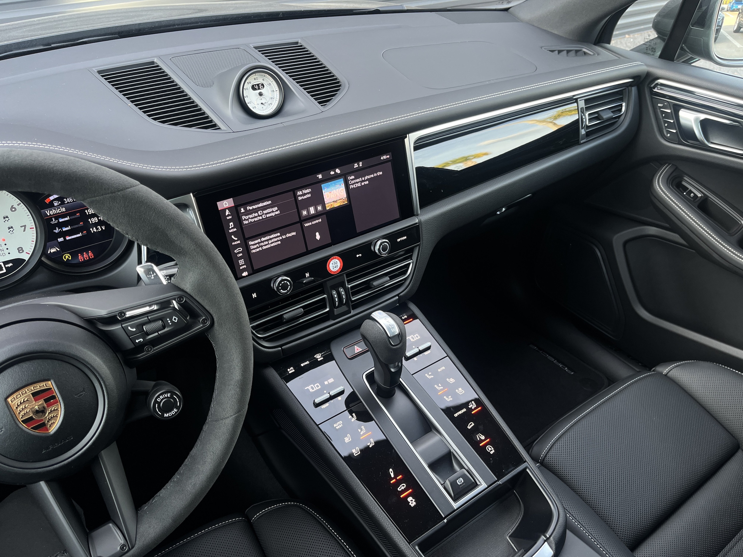2026 Porsche Macan T - Photo 36