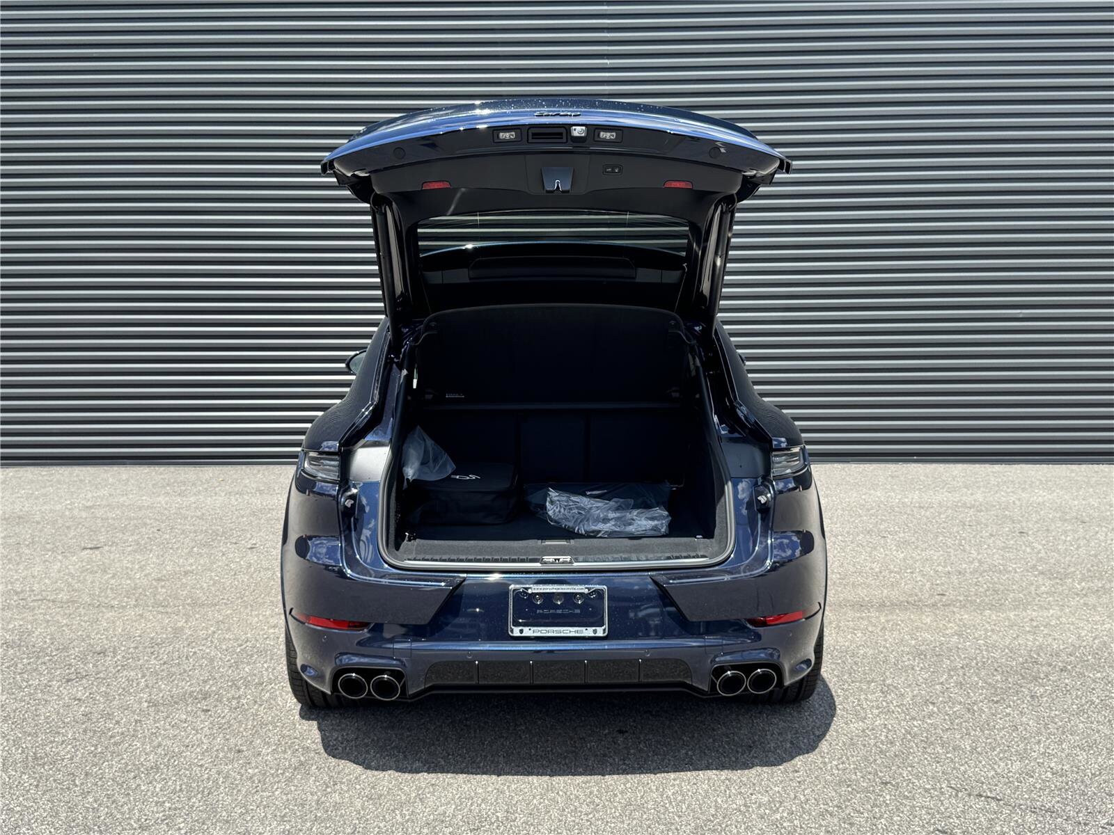 2025 Porsche Cayenne Coup E-Hybrid - Photo 13