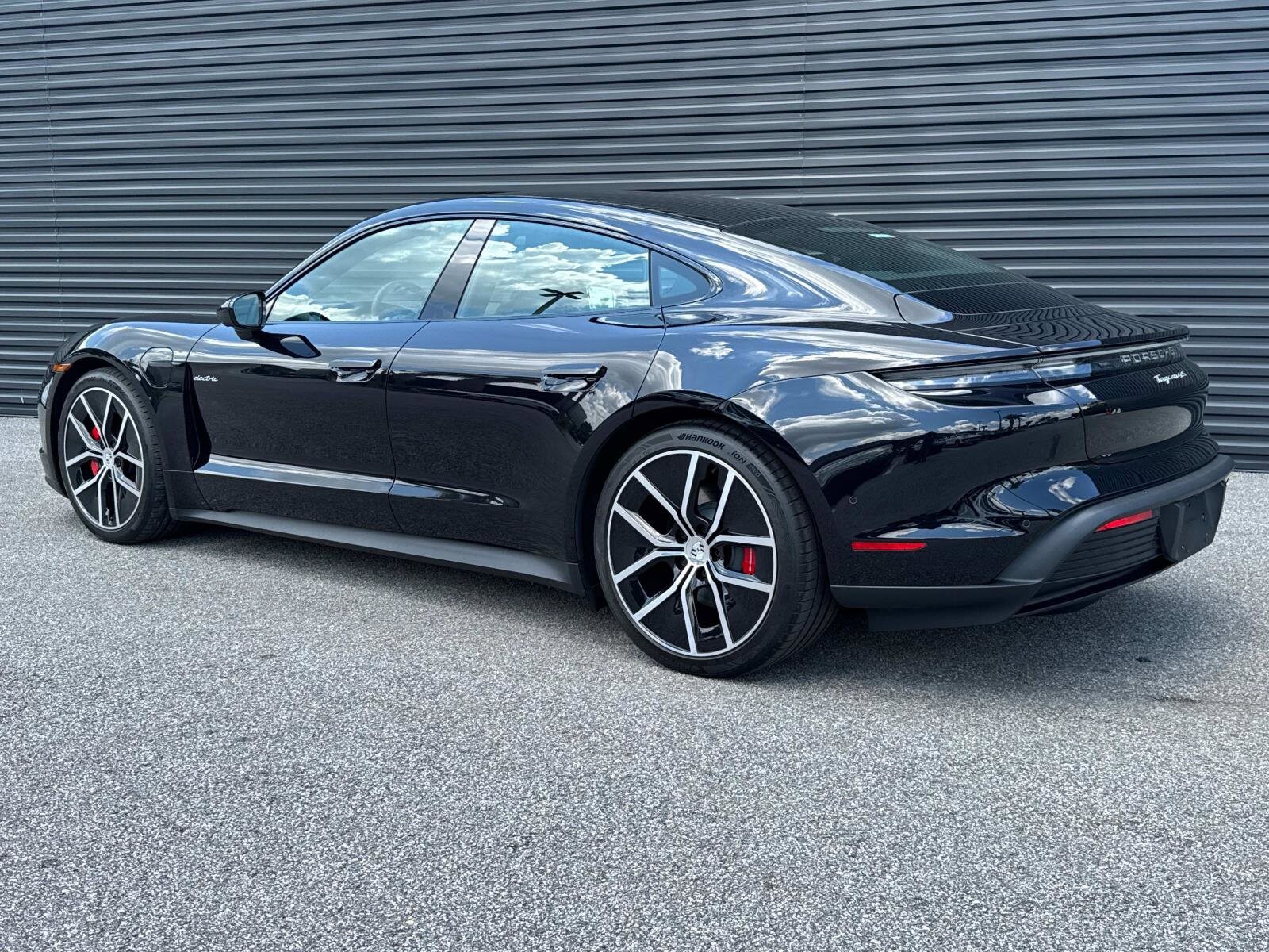 2025 Porsche Taycan 4S photo 3