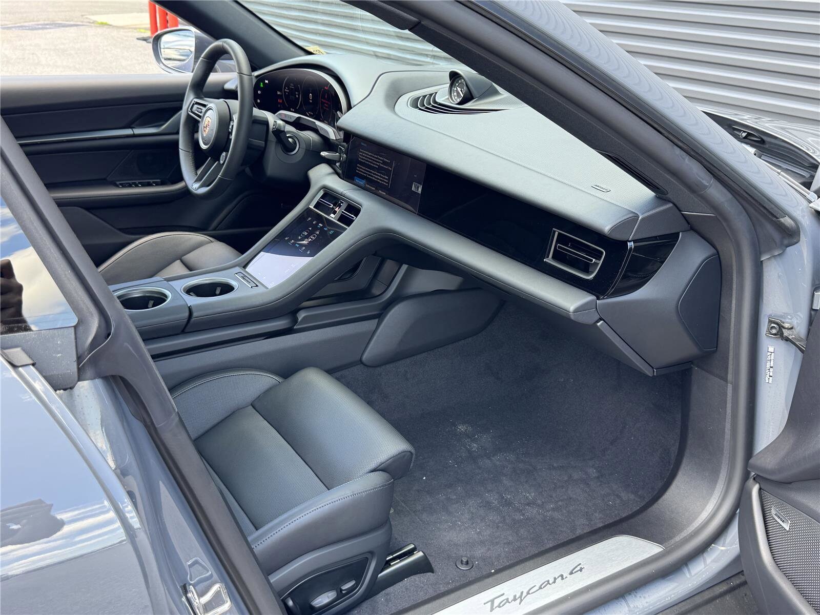 2025 Porsche Taycan Base - Photo 20