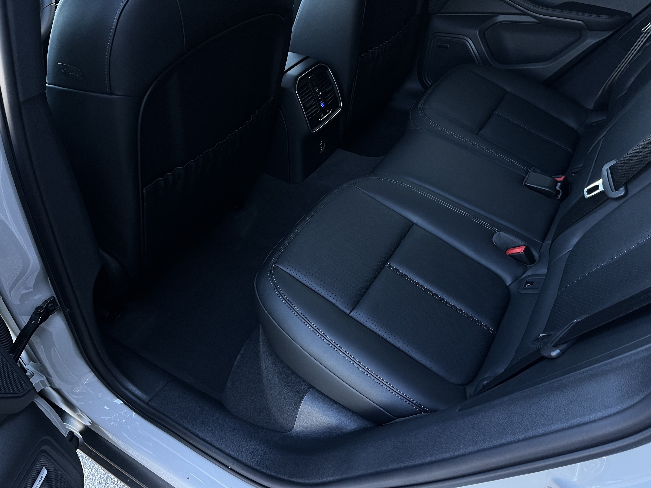 2026 Porsche Macan Base - Photo 17