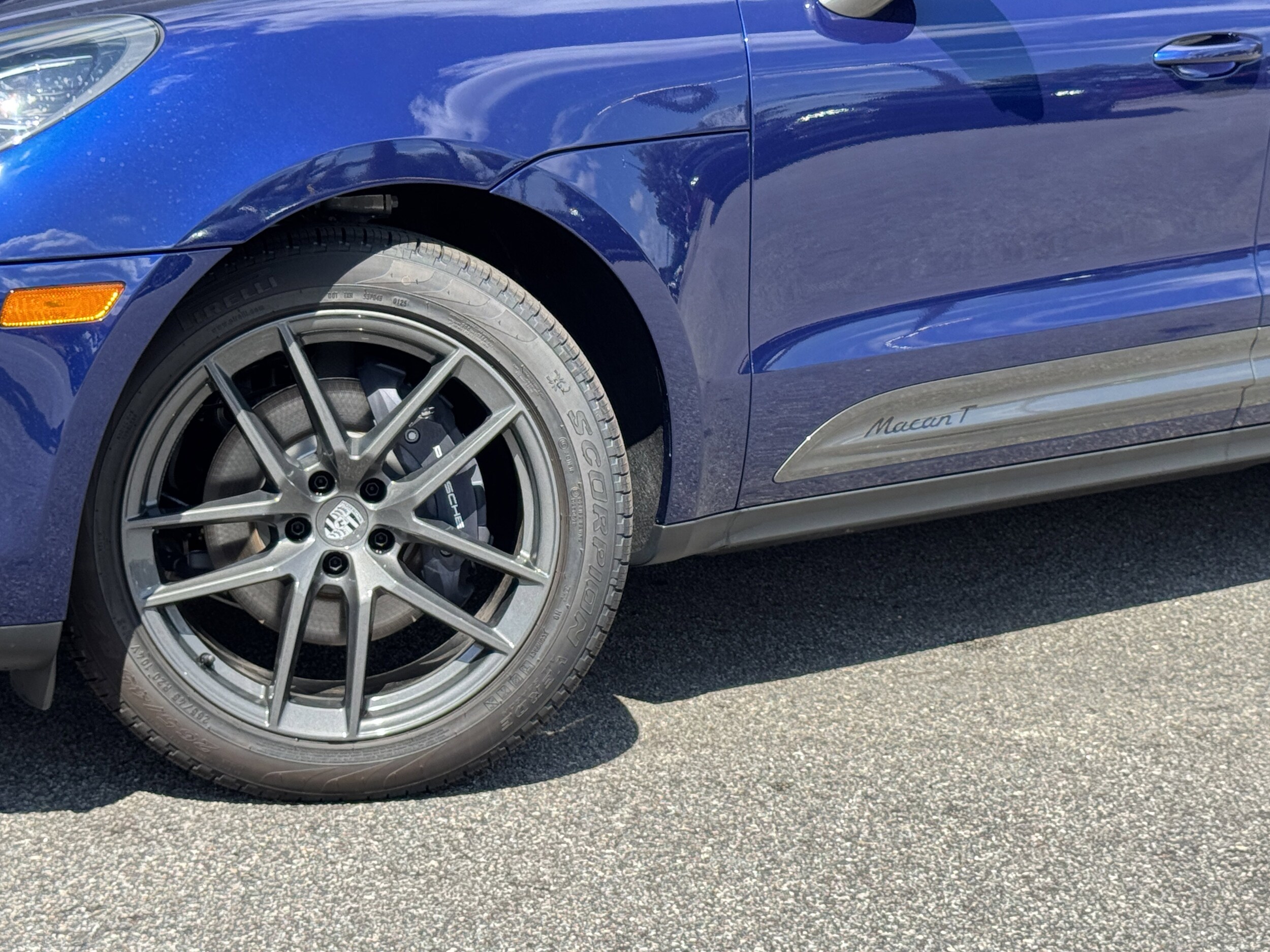 2025 Porsche Macan T photo 4