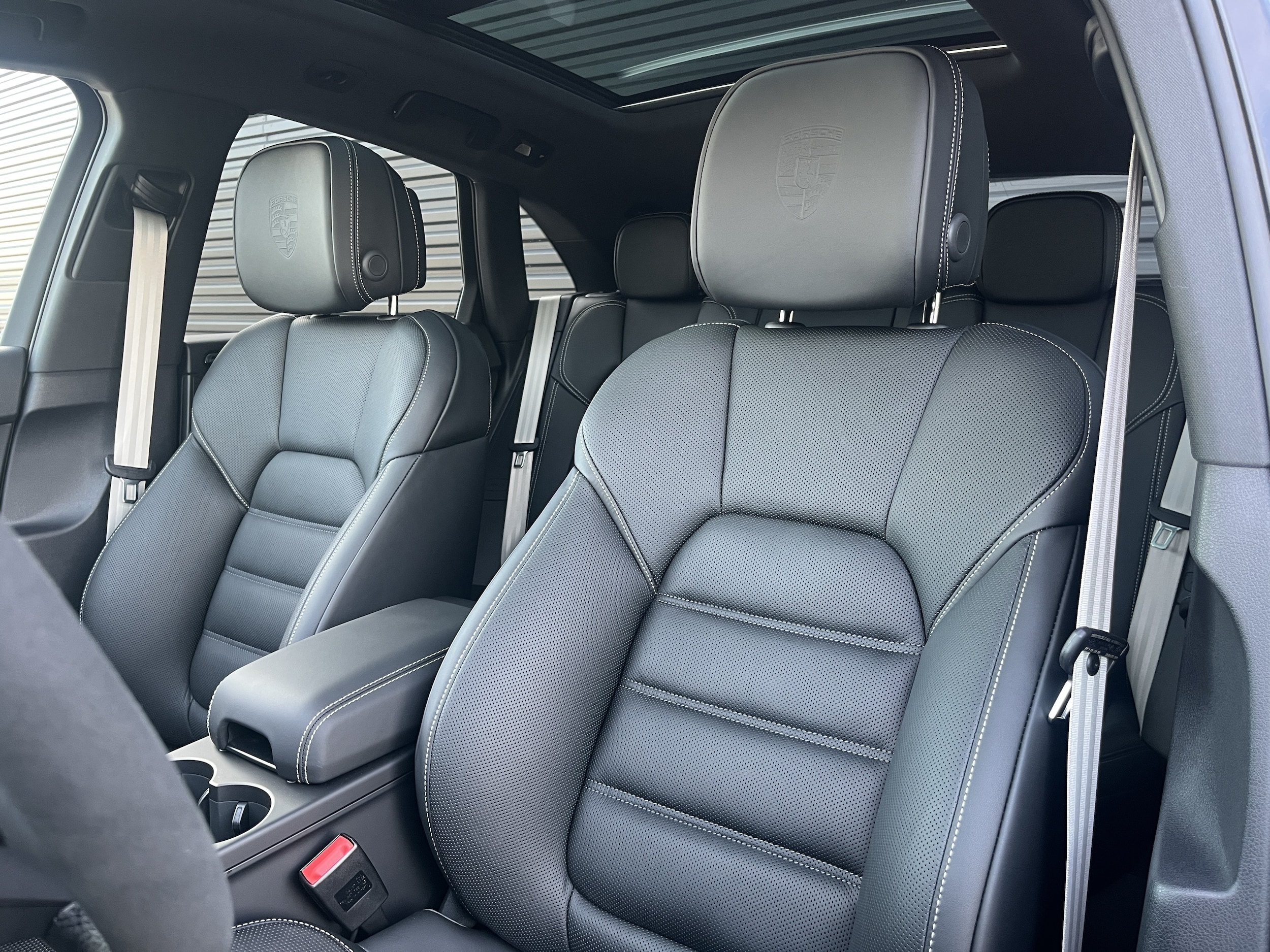 2026 Porsche Macan T - Photo 31