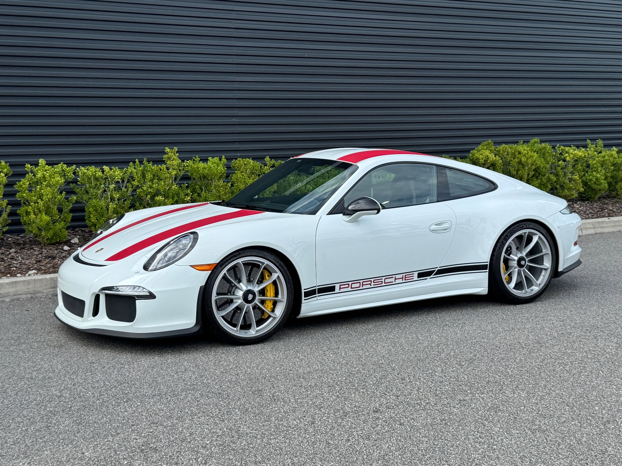 2016 Porsche 911 R photo 2