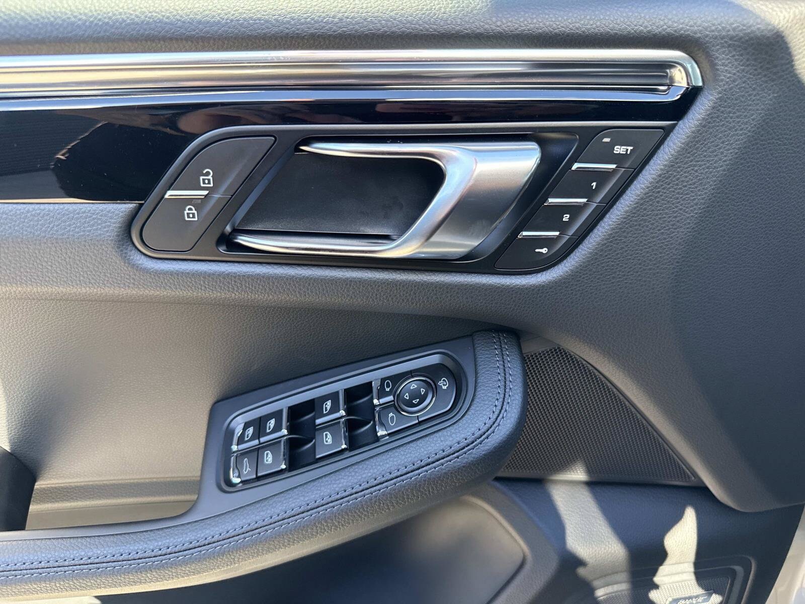 2026 Porsche Macan Base - Photo 13