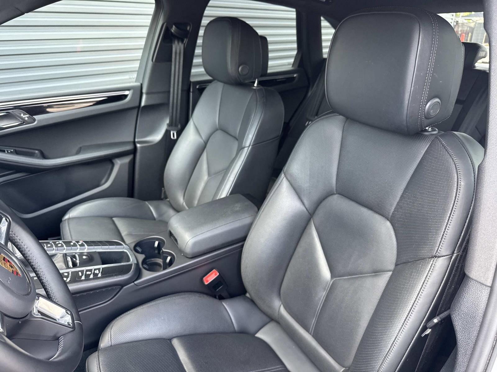 2021 Porsche Macan Base photo 4