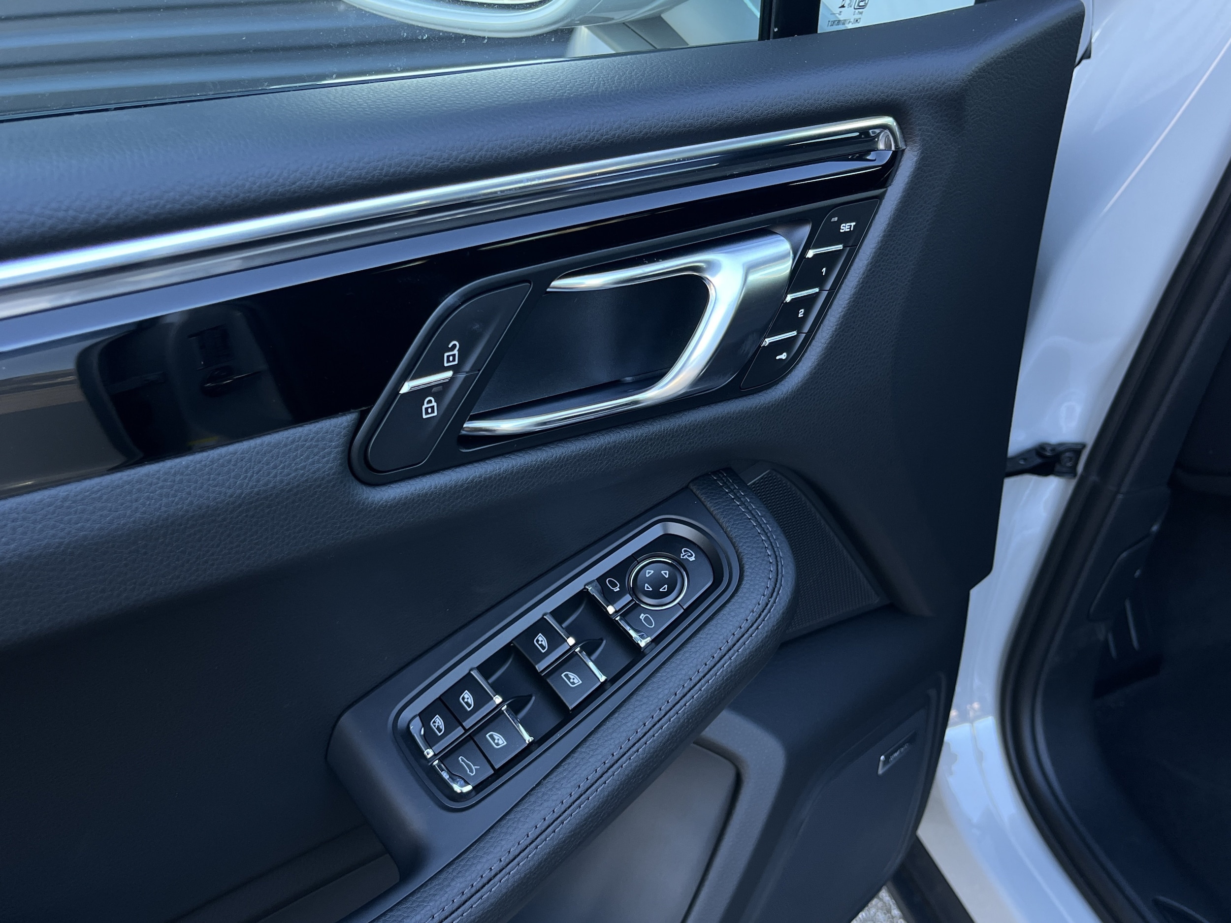 2026 Porsche Macan Base - Photo 25