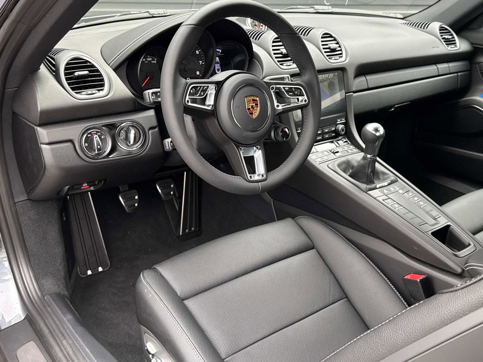 2025 Porsche Cayman photo 4