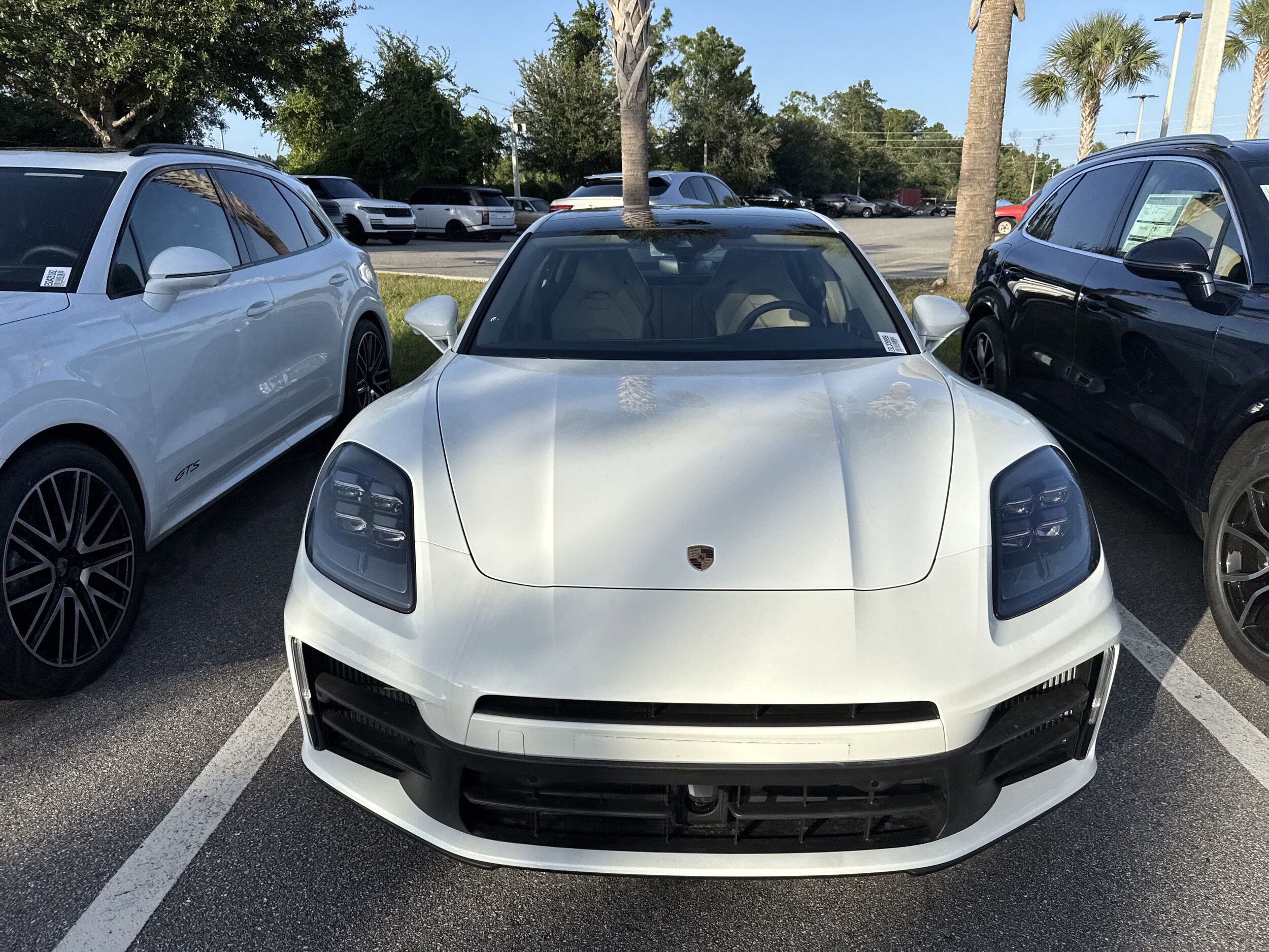 2025 Porsche Panamera 4 photo 2