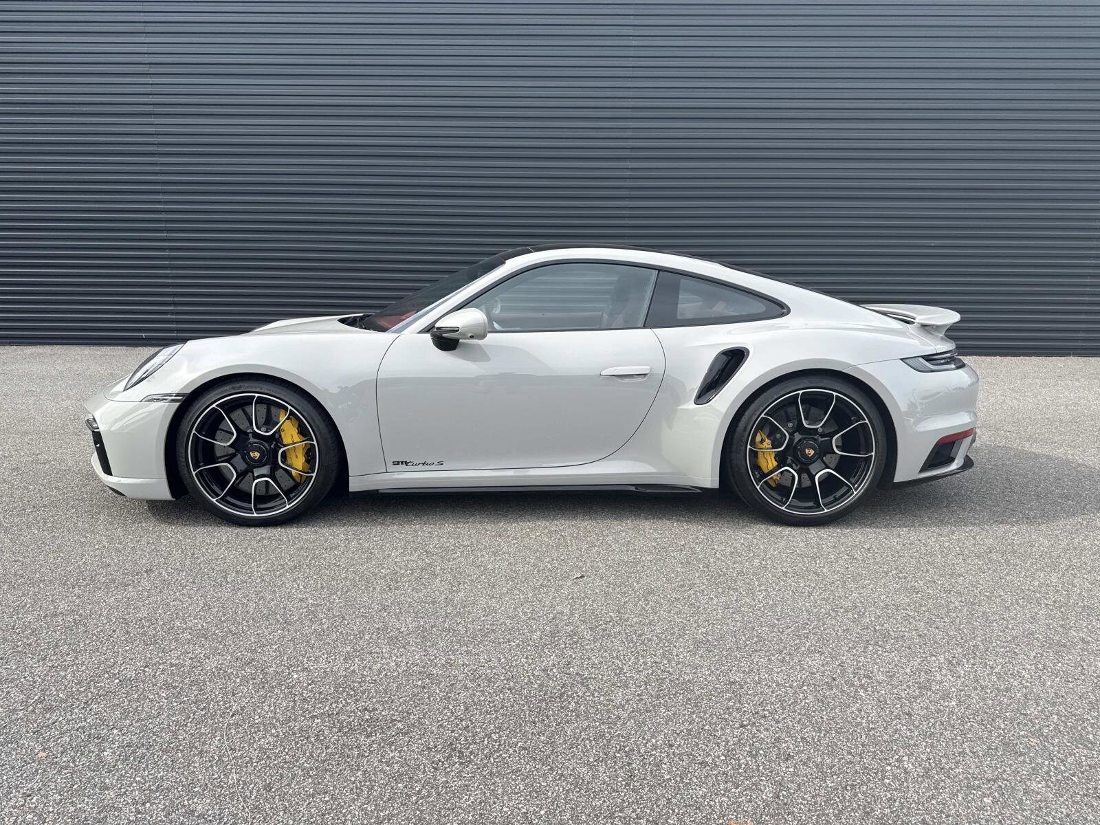 2023 Porsche 911 Turbo S photo 2
