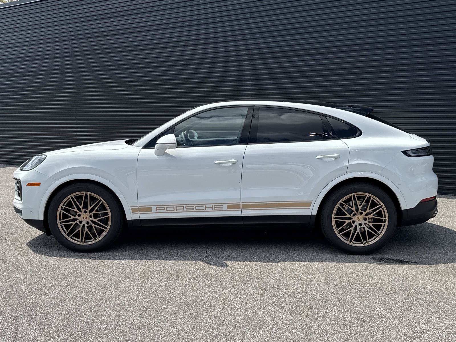 2026 Porsche Cayenne Coupe Base - Photo 2