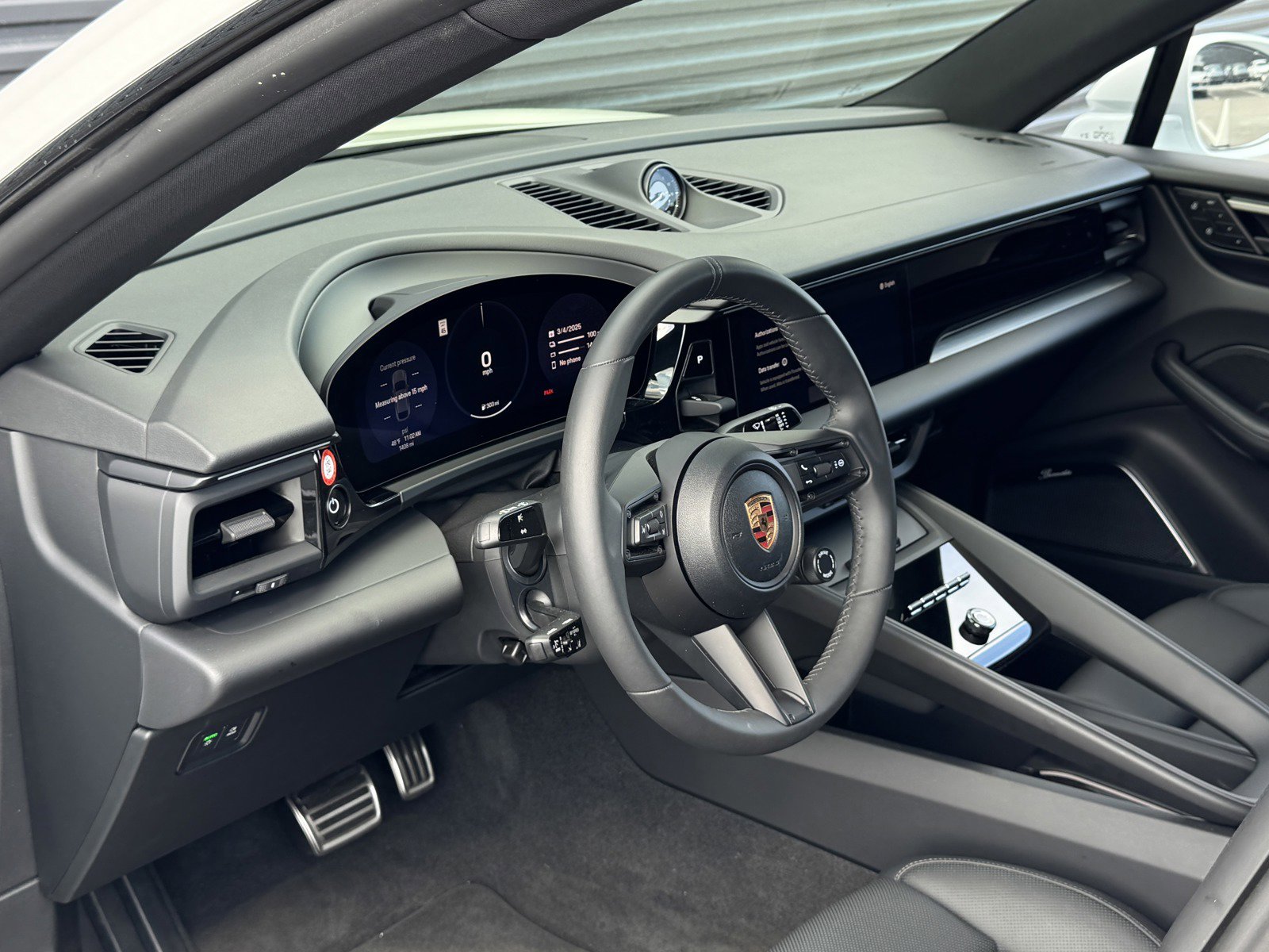 2025 Porsche Macan Electric 4 photo 4