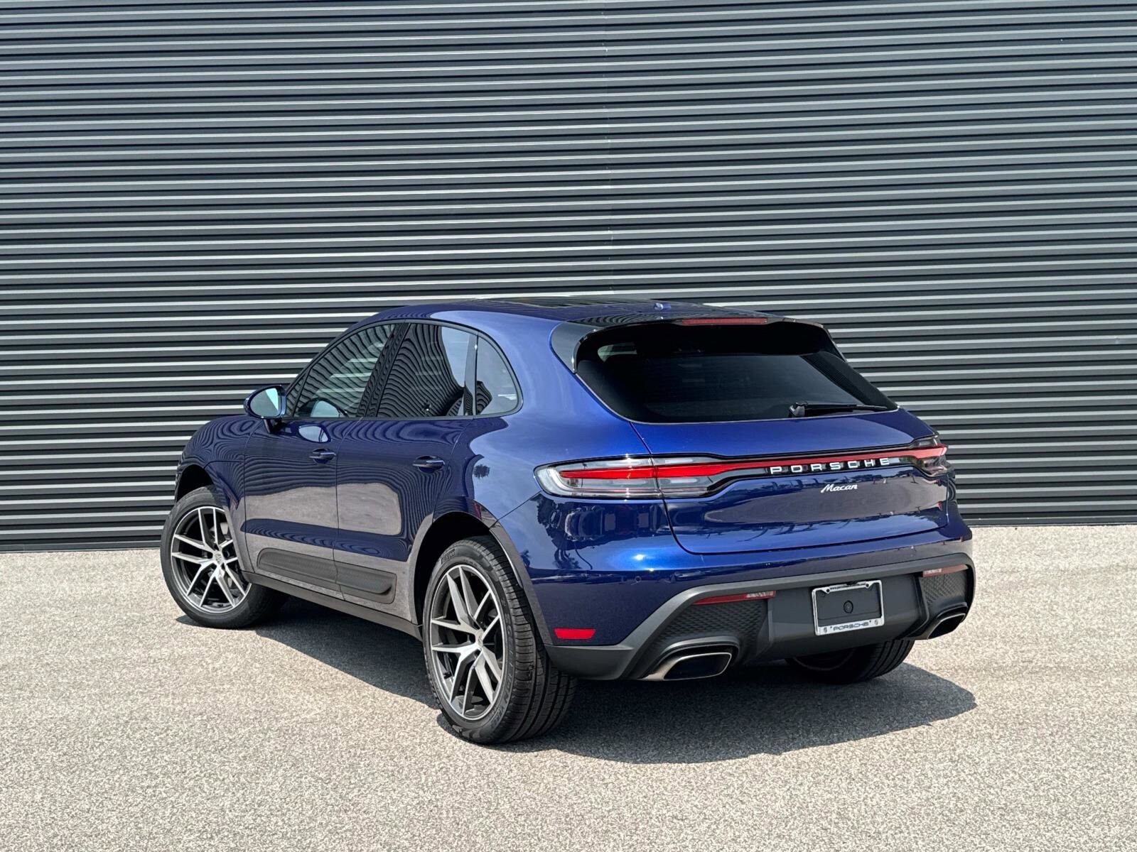 2025 Porsche Macan S photo 3