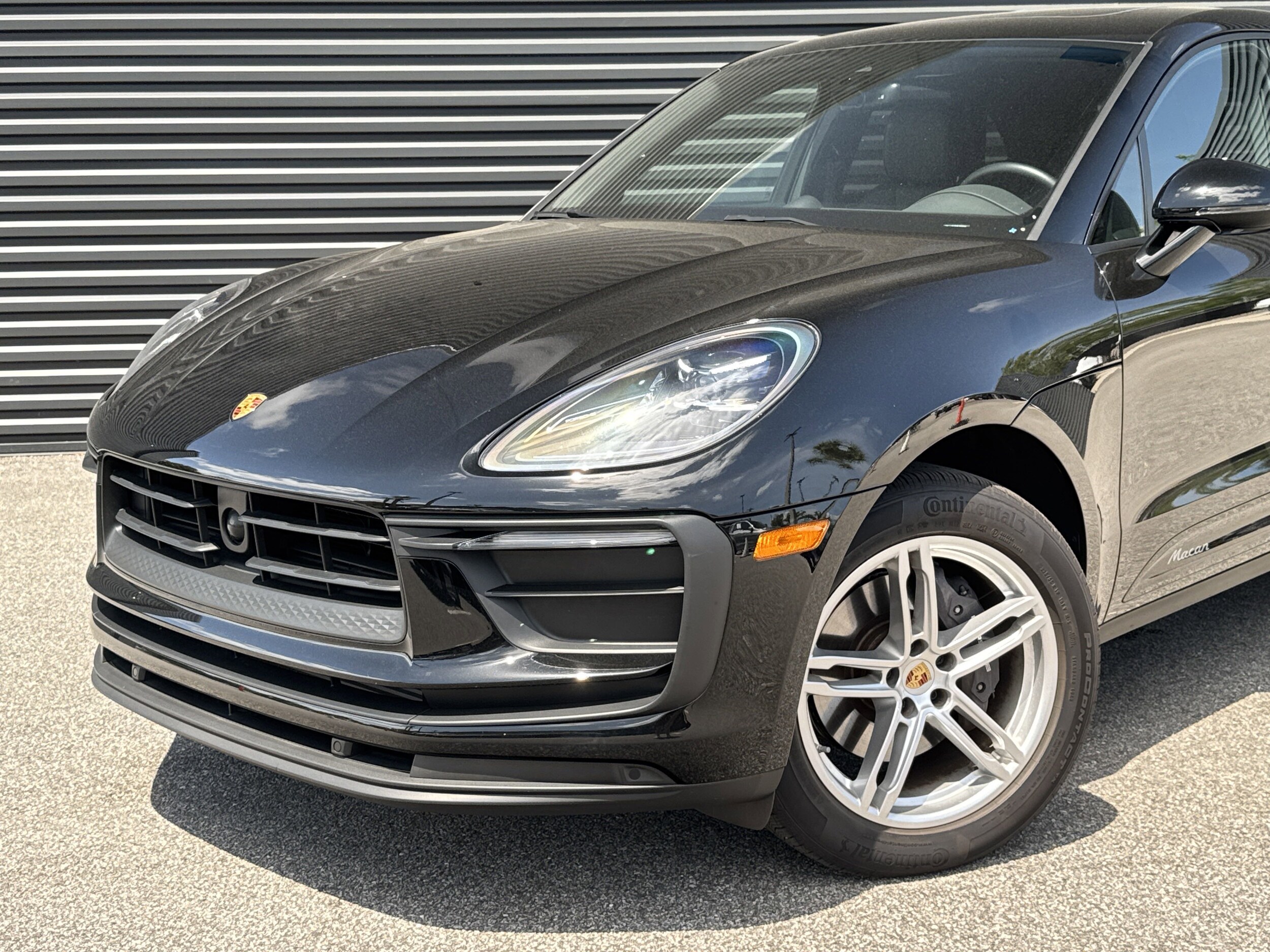 2024 Porsche Macan photo 3