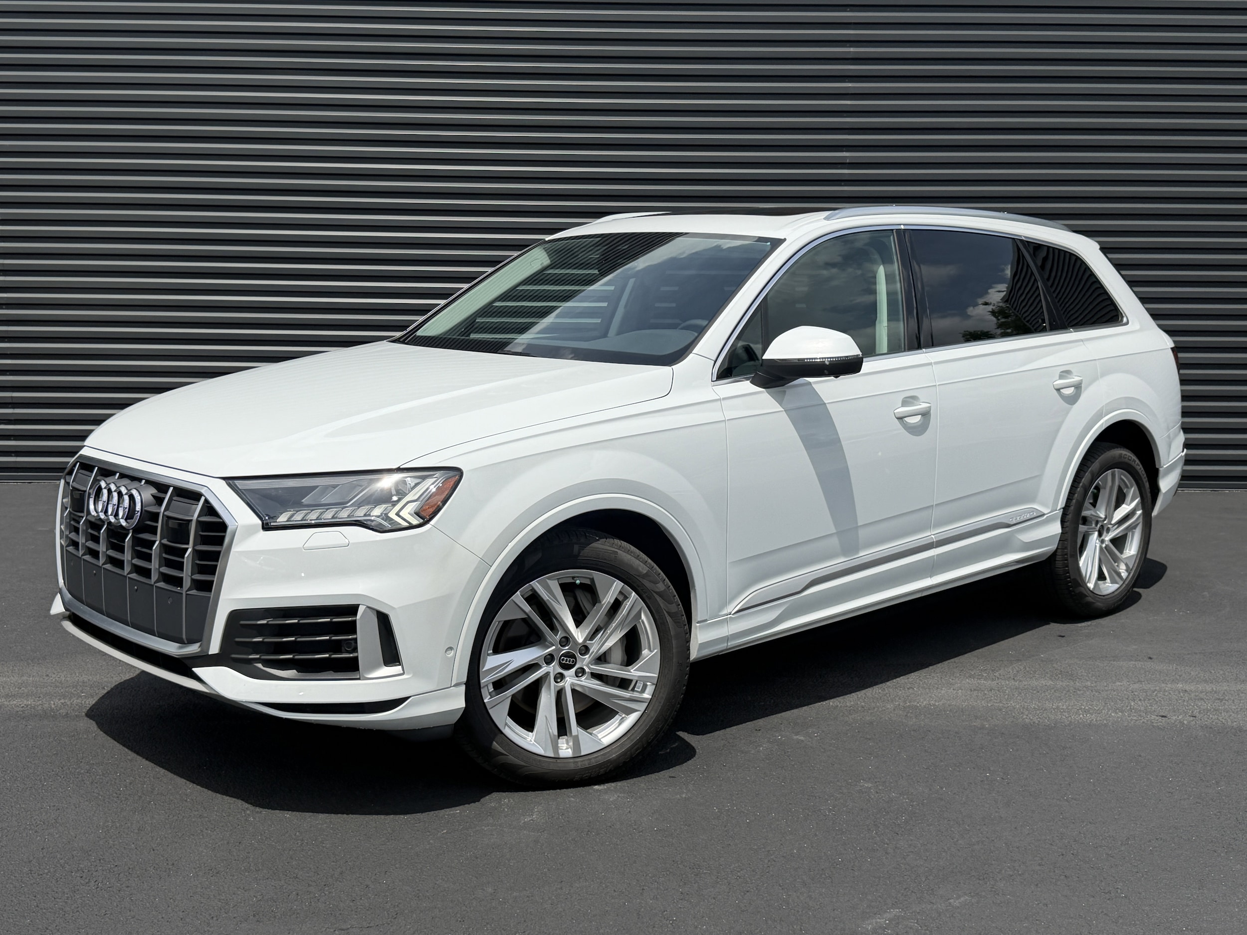 2023 Audi Q7 55 Premium quattro Tiptronic's photo