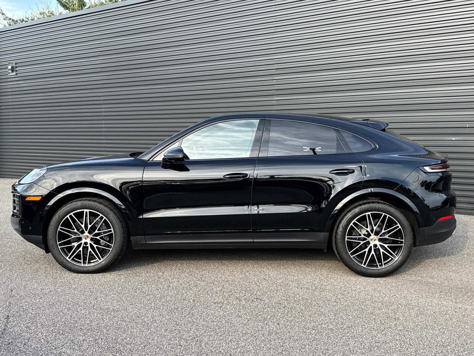 2024 Porsche Cayenne Coupe photo 2