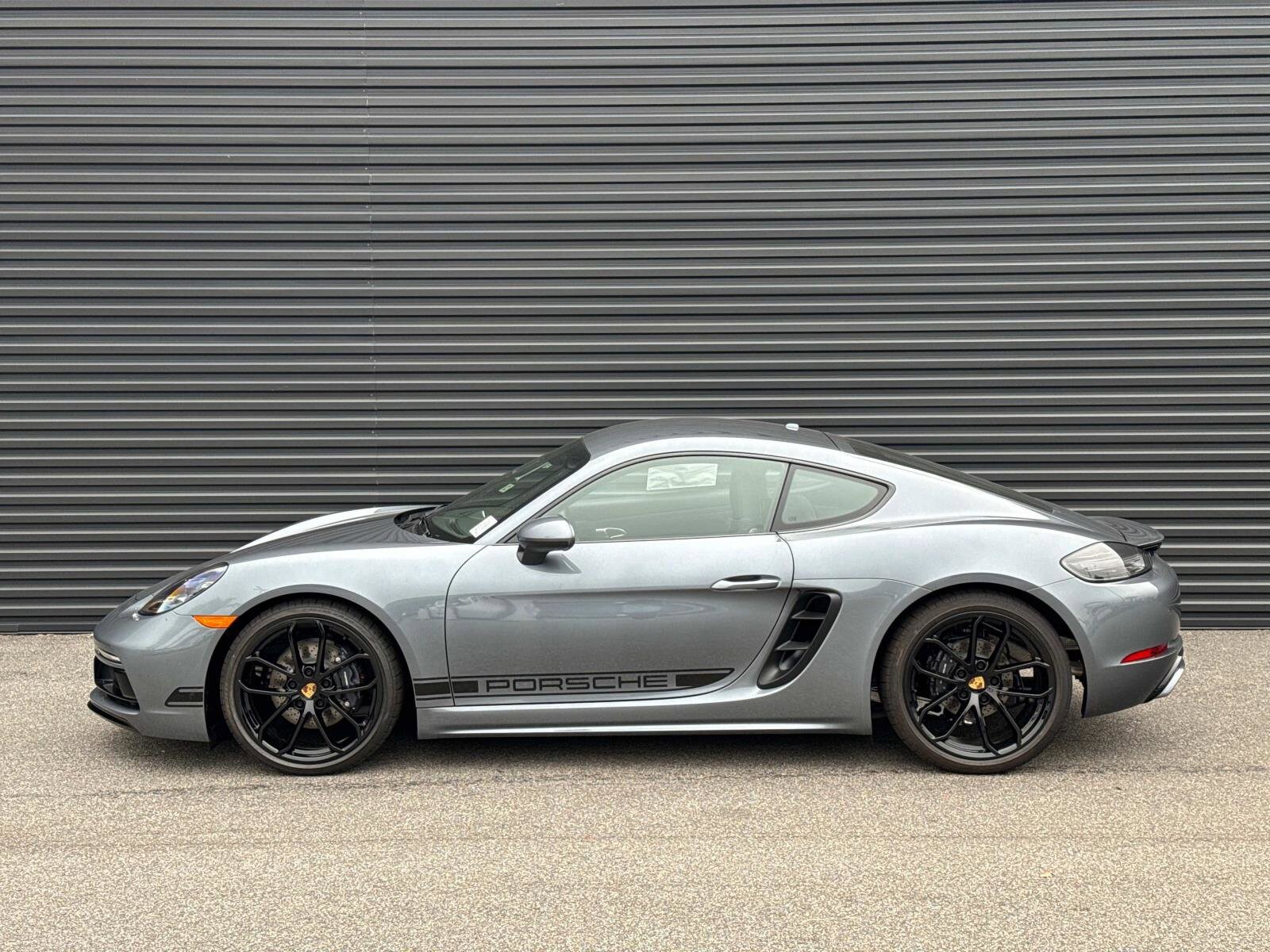2025 Porsche Cayman photo 2