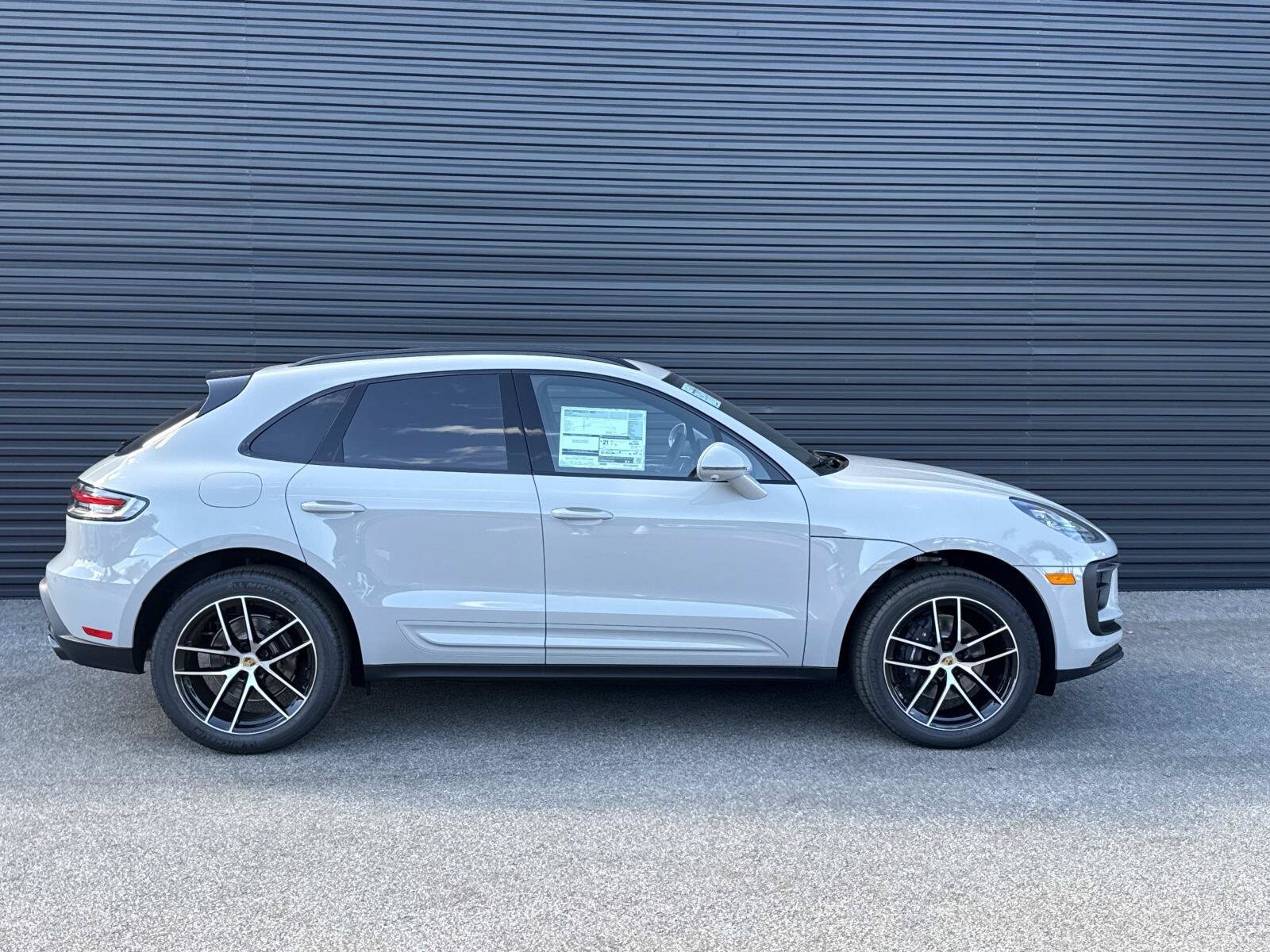 2026 Porsche Macan Base - Photo 8