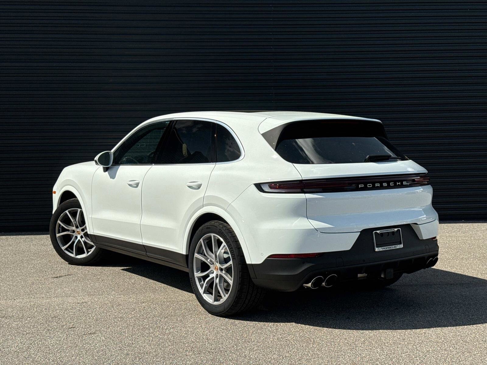 2025 Porsche Cayenne photo 3
