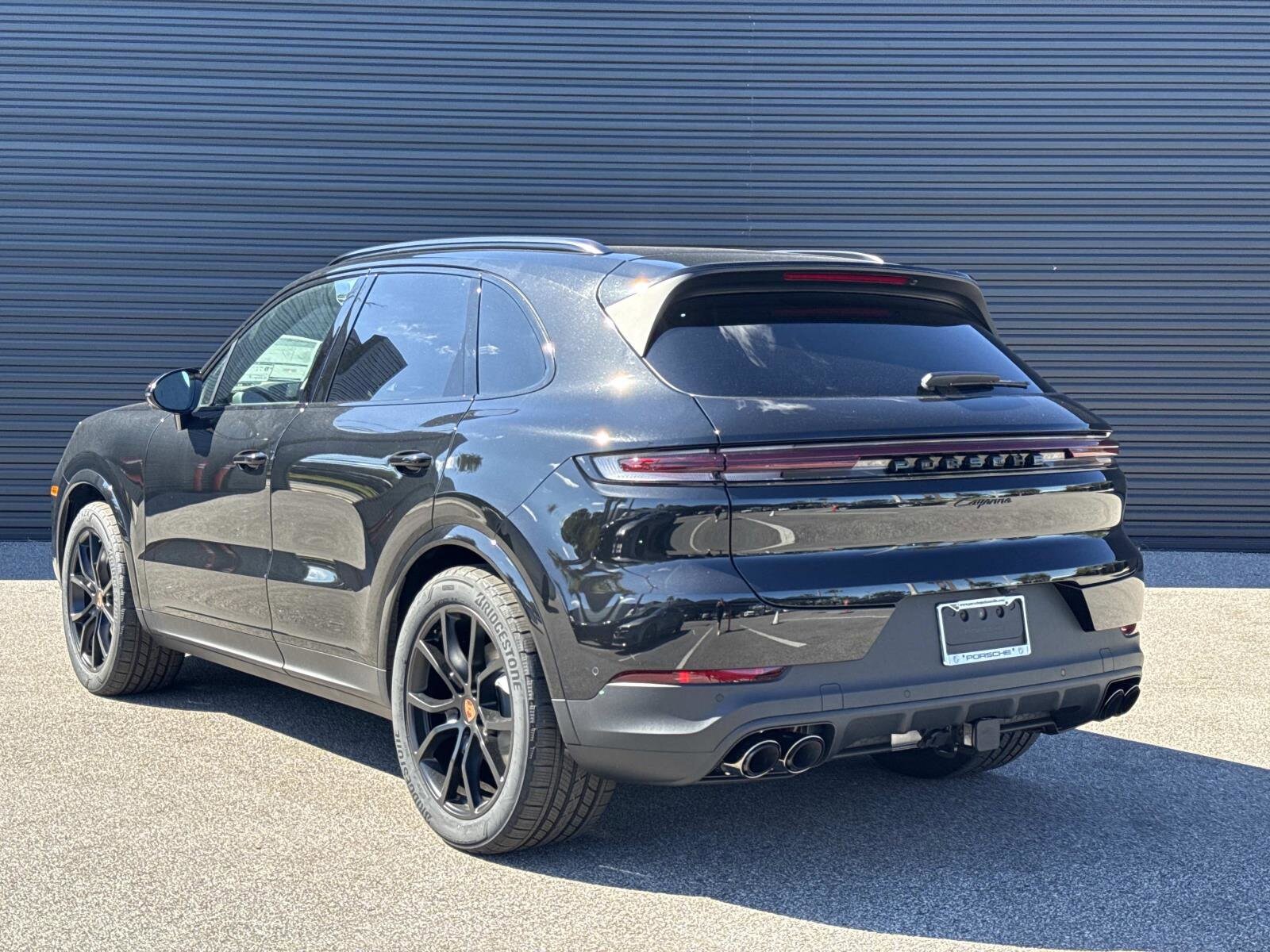 2026 Porsche Cayenne photo 2