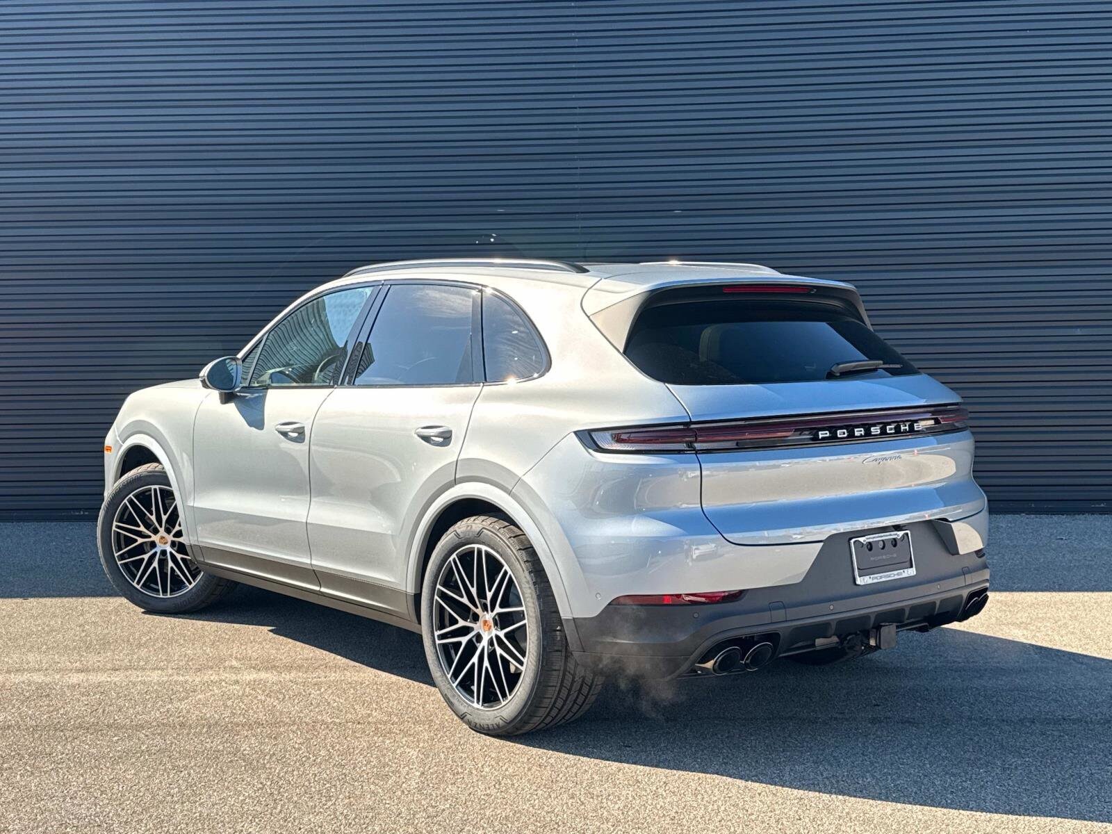 2025 Porsche Cayenne photo 3