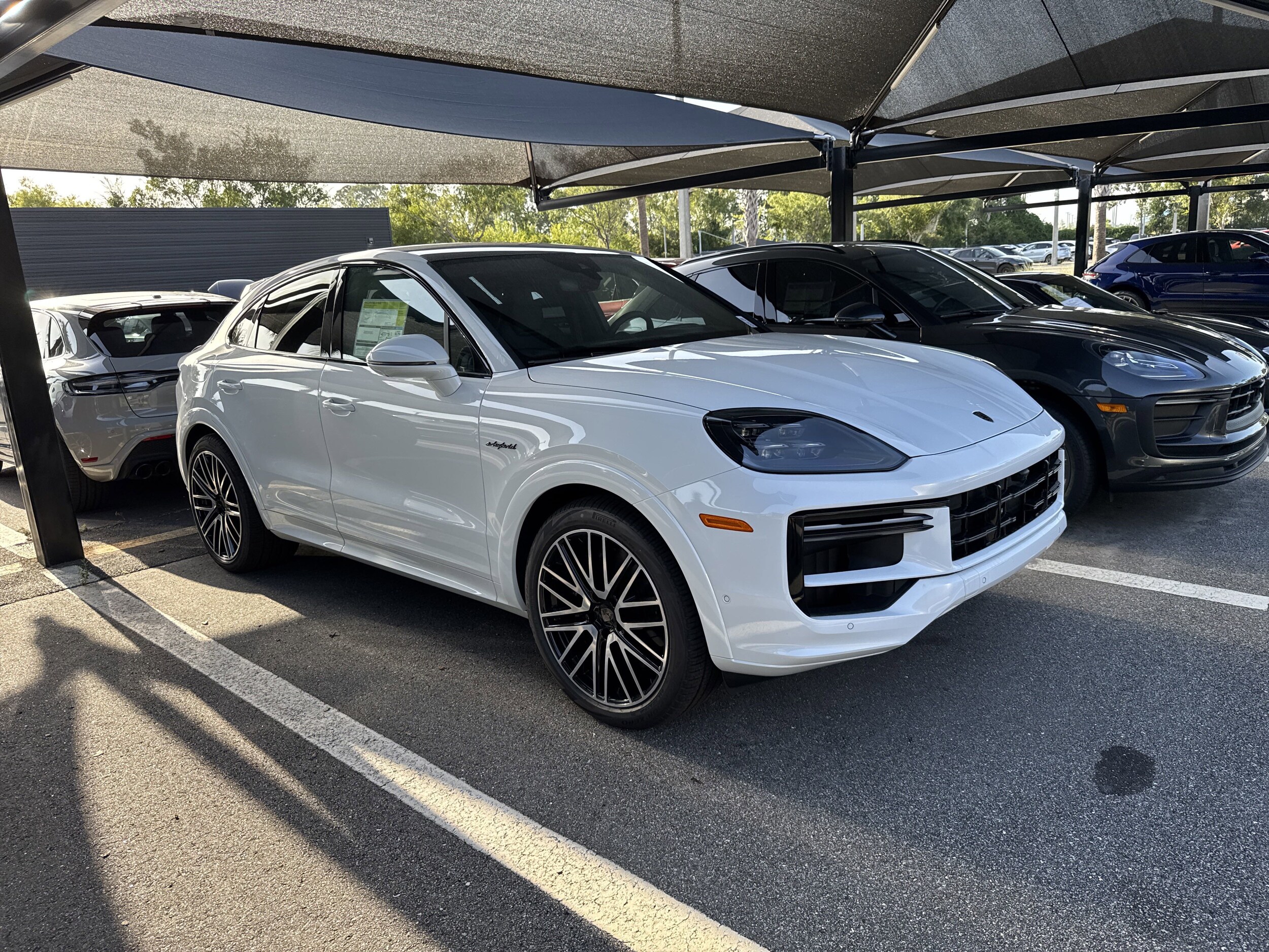 2025 Porsche Cayenne Turbo E-Hybrid photo 3