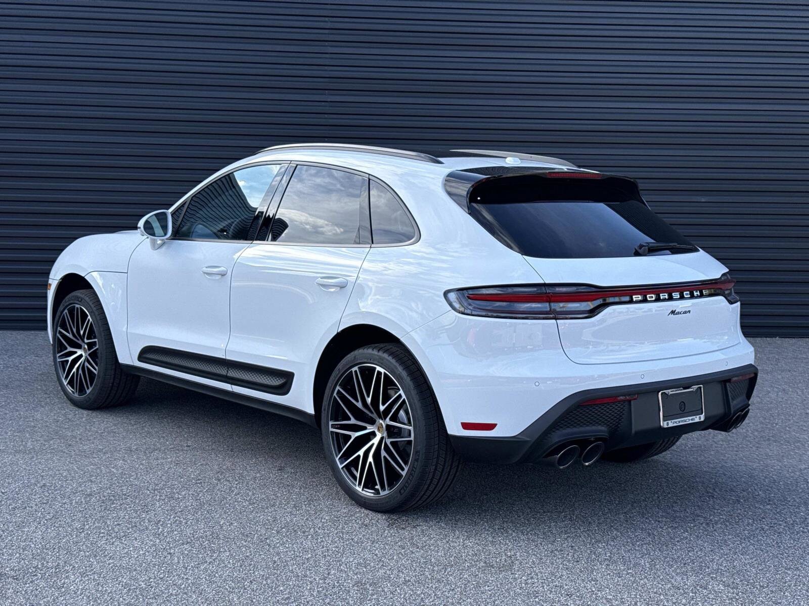 2026 Porsche Macan T photo 3