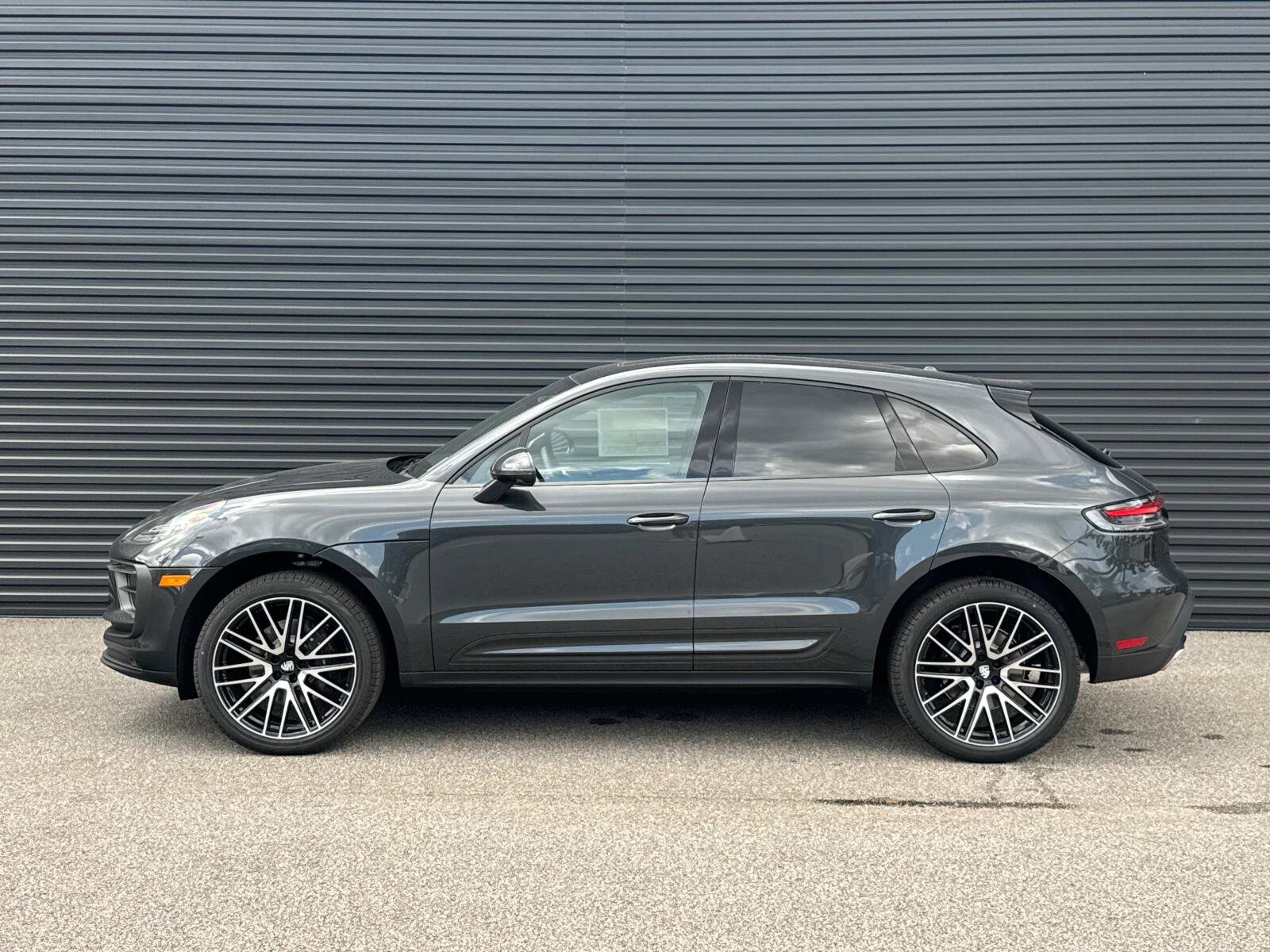 2025 Porsche Macan T photo 2