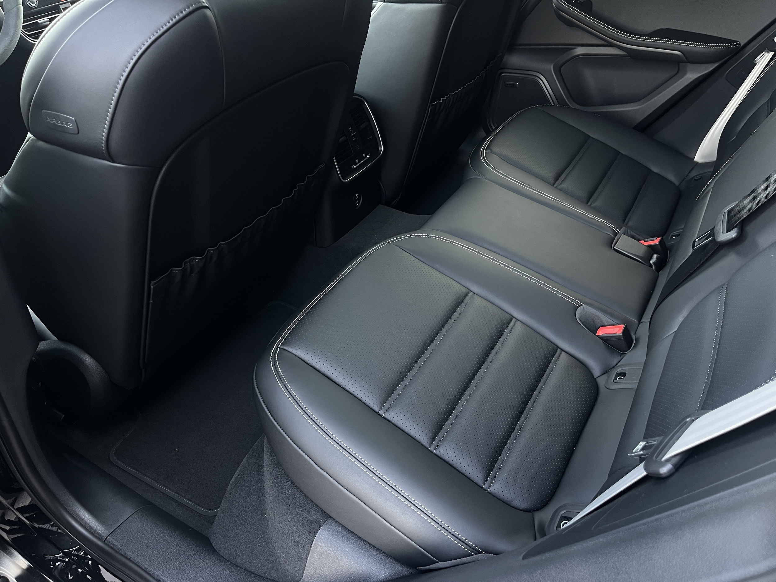 2026 Porsche Macan T - Photo 30