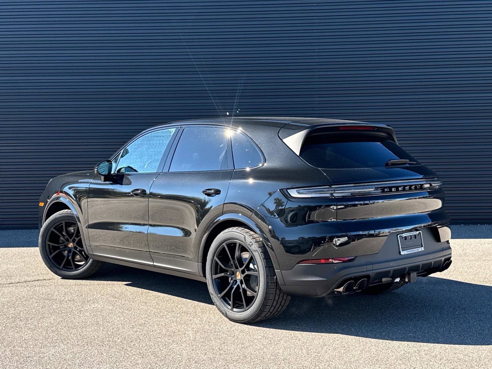 2025 Porsche Cayenne photo 3