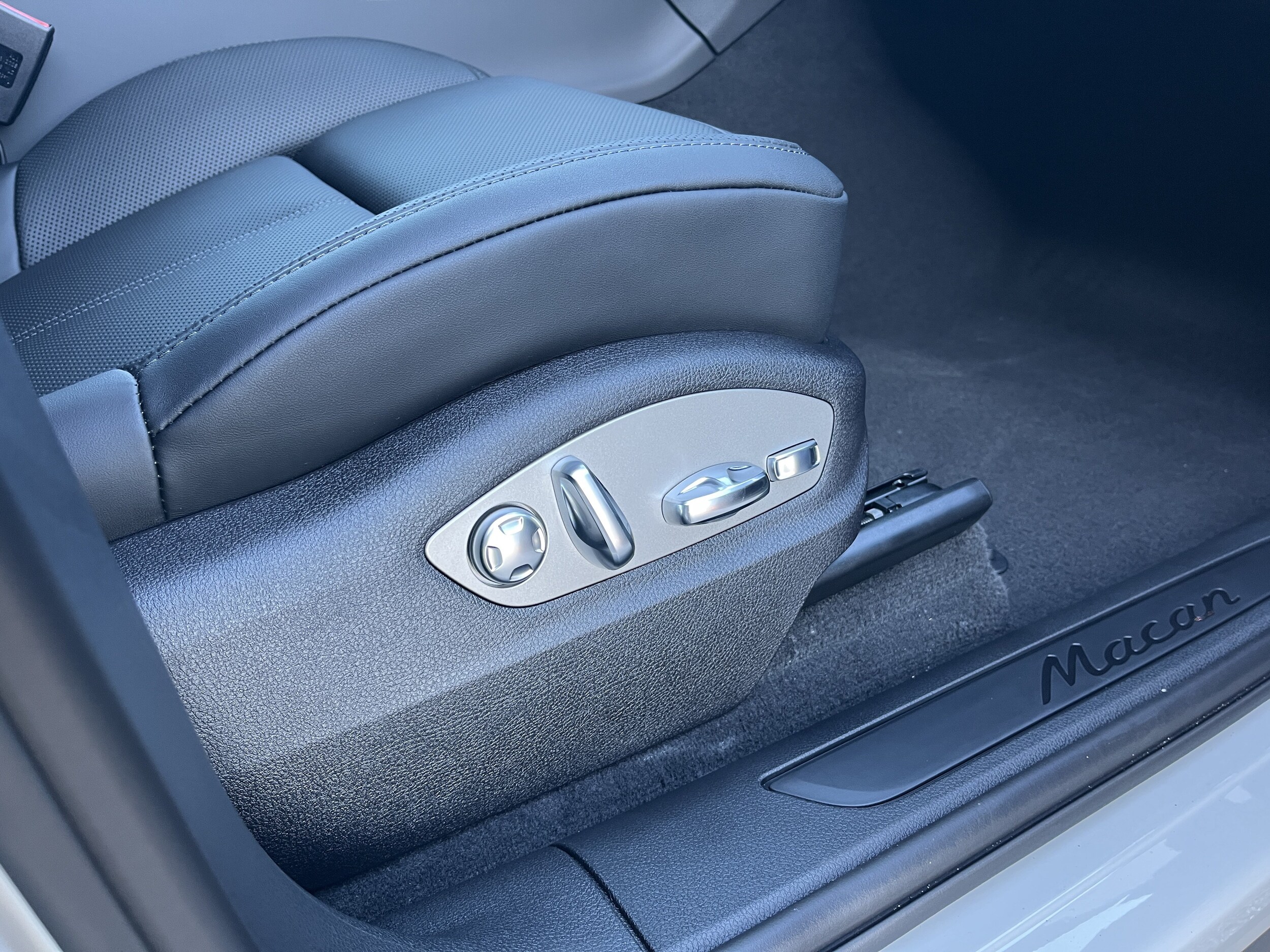 2026 Porsche Macan Base - Photo 23