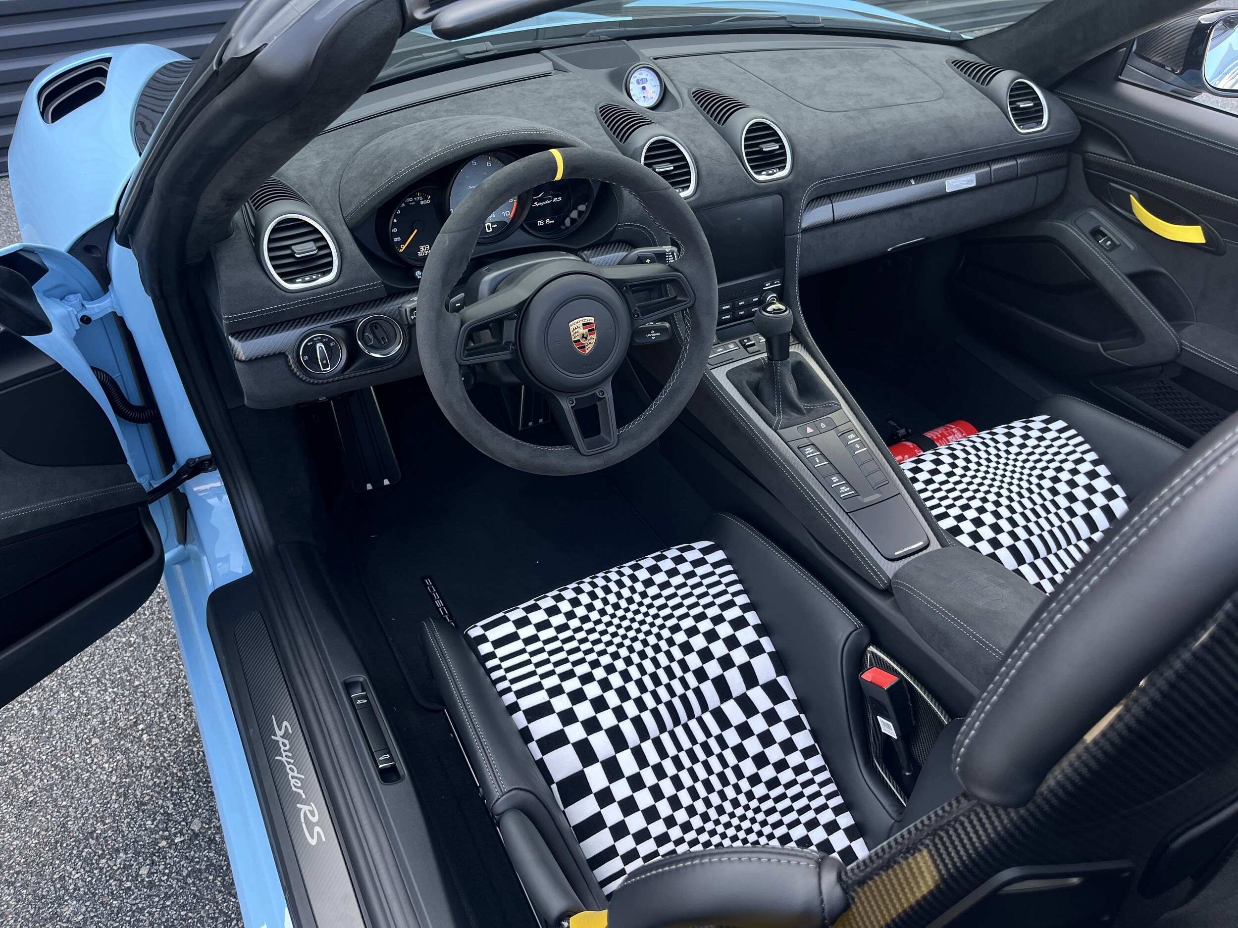 2024 Porsche Boxster Spyder photo 4