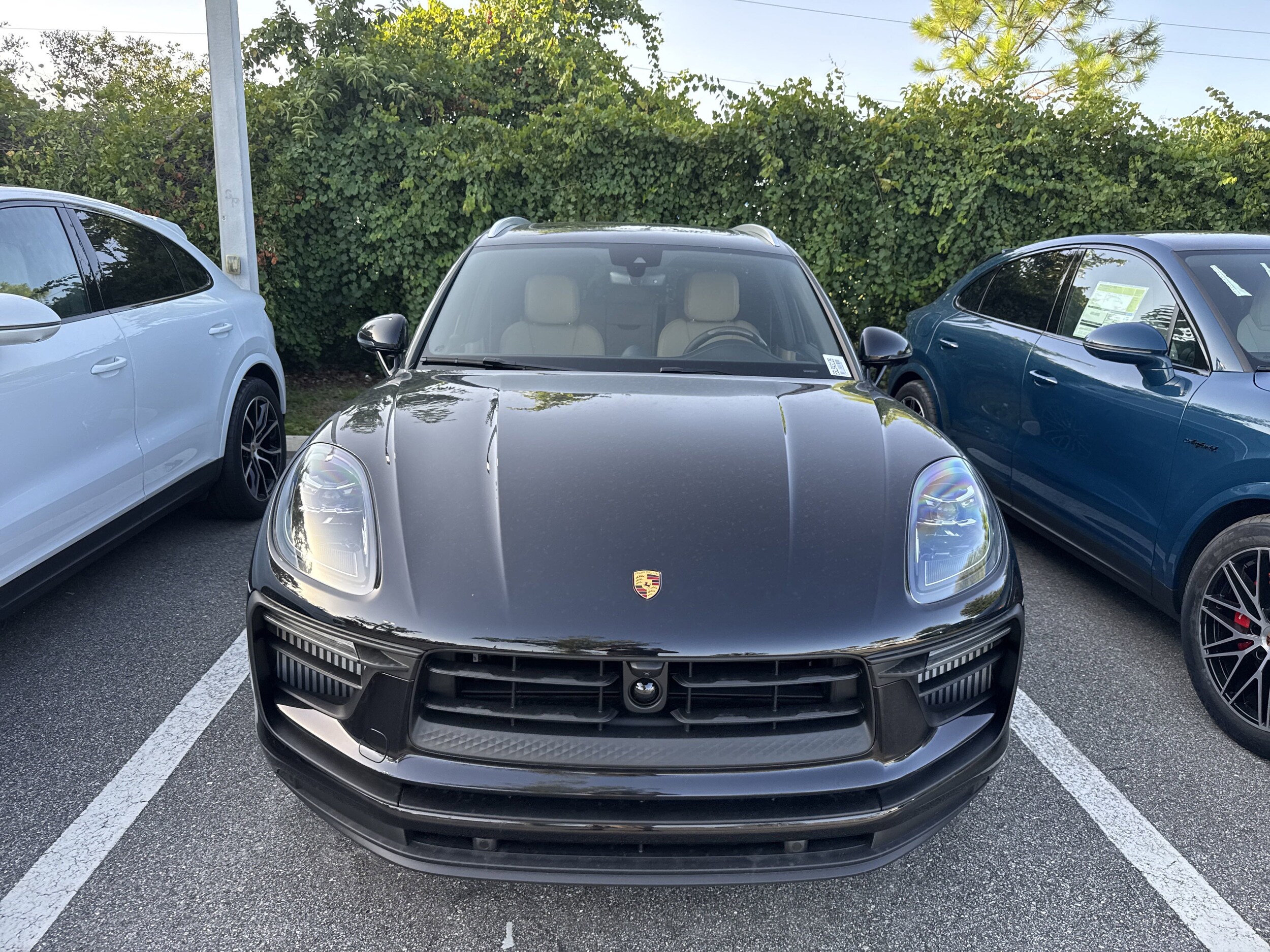 2025 Porsche Macan S photo 2