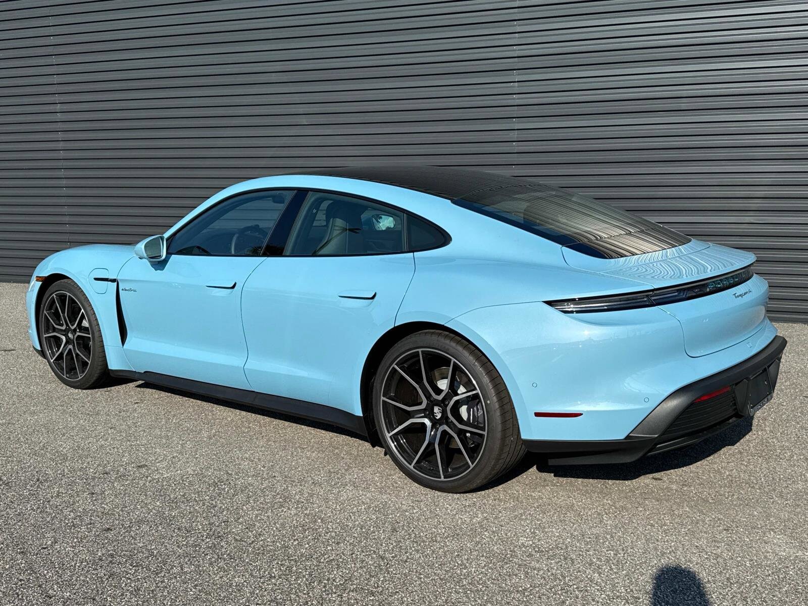 2025 Porsche Taycan 4 photo 3