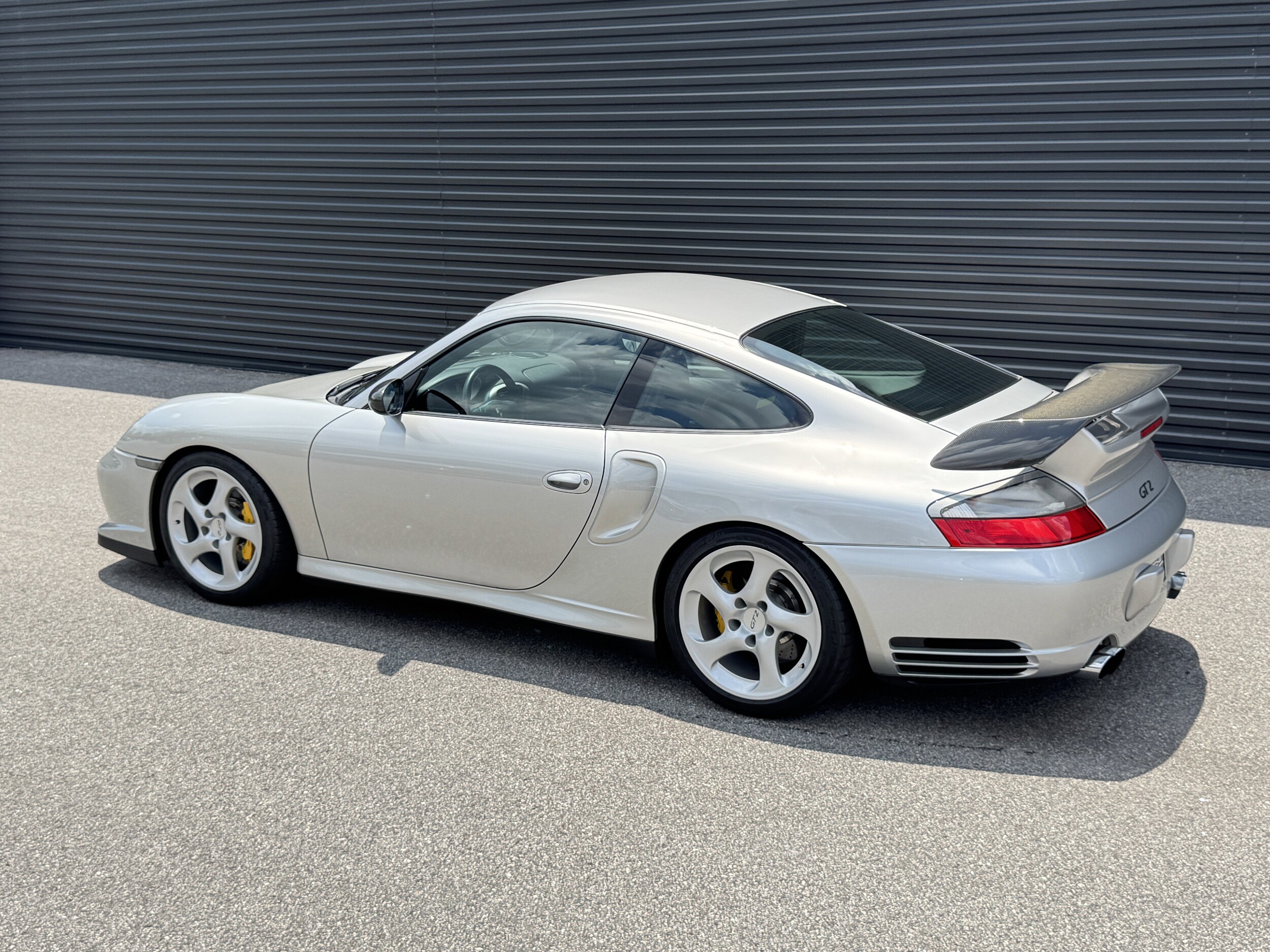 2002 Porsche 911 GT2 Coupe photo 3
