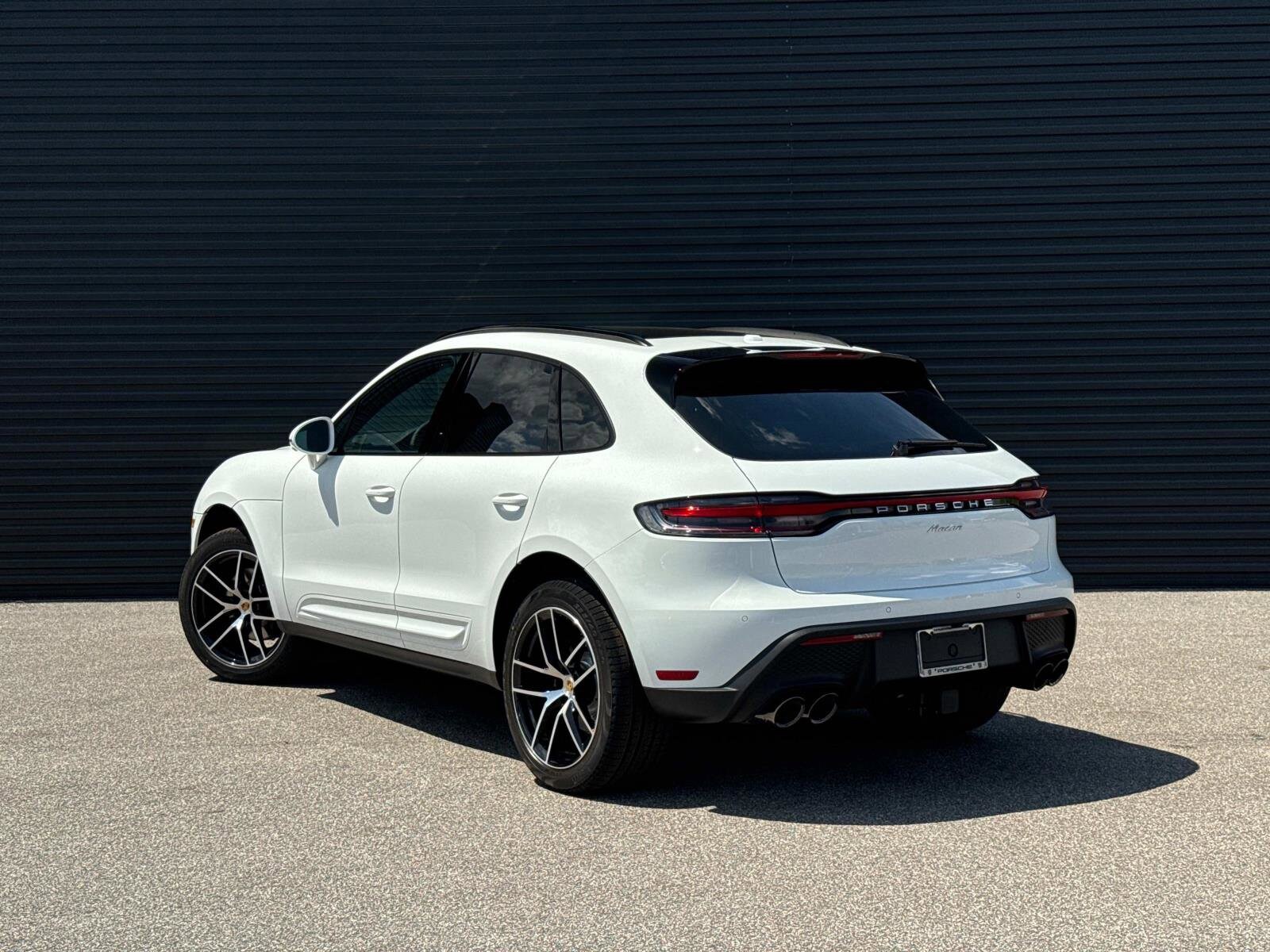 2025 Porsche Macan S photo 3