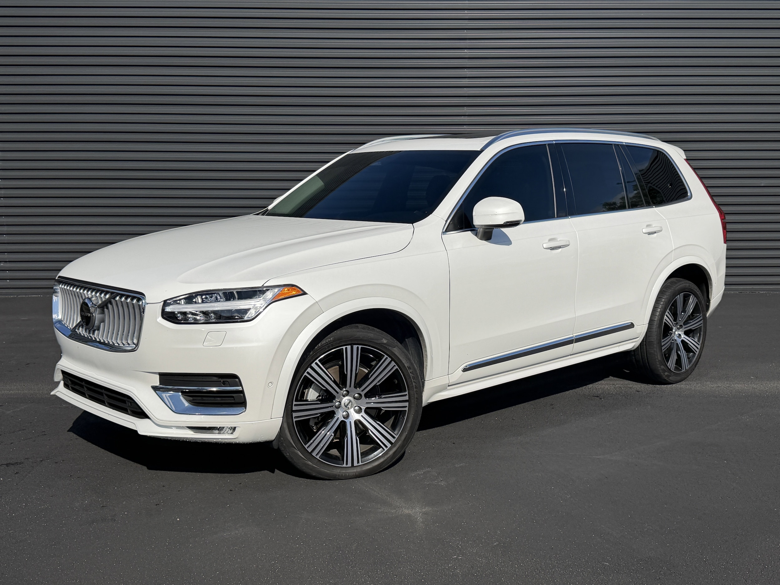 2024 Volvo XC90 B6 Plus 7-Seater Bright theme 4WD's photo