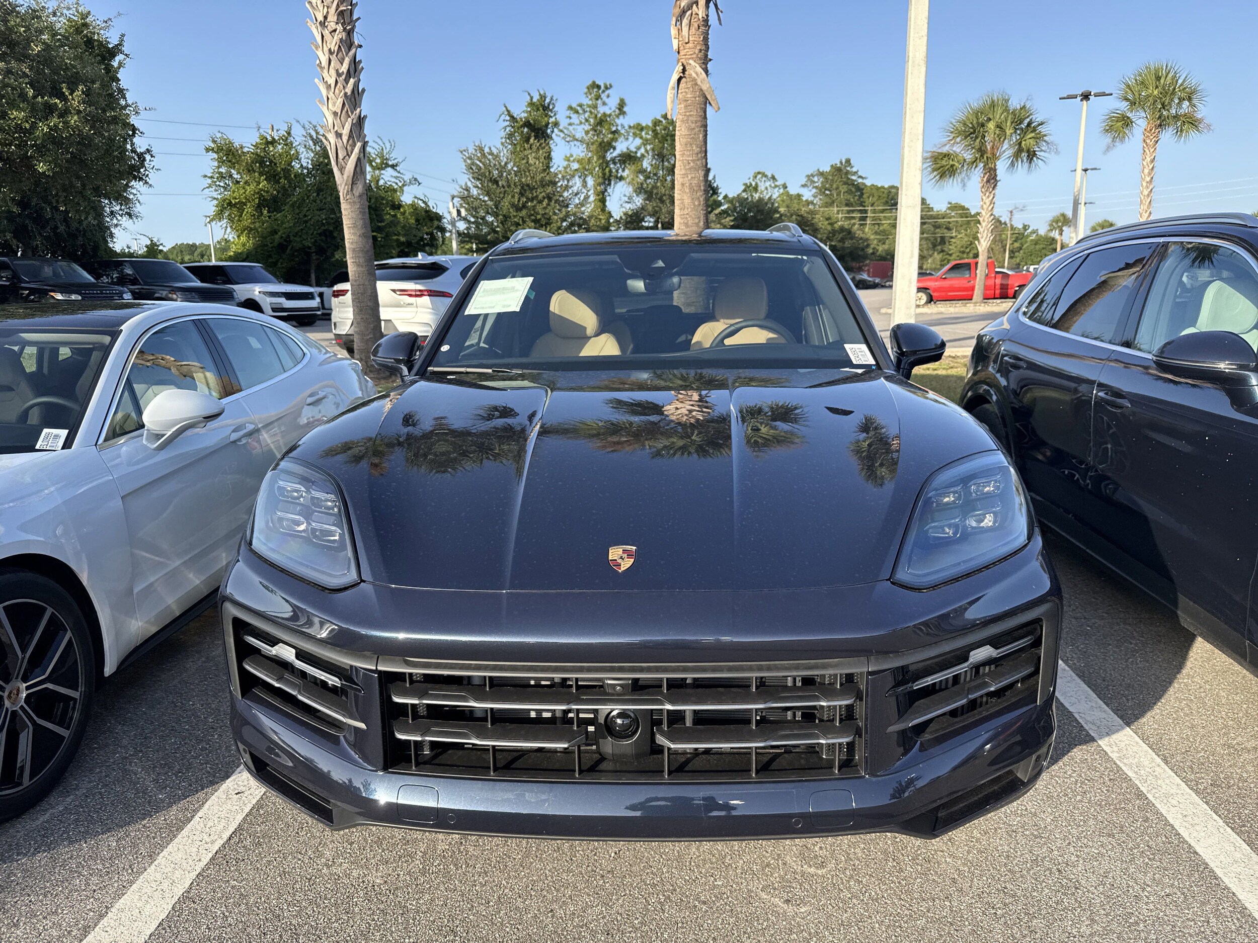 2025 Porsche Cayenne photo 2