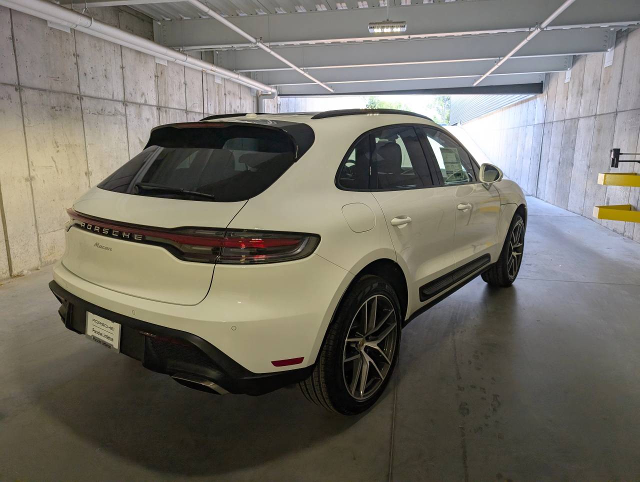 2025 Porsche Macan - Photo 8