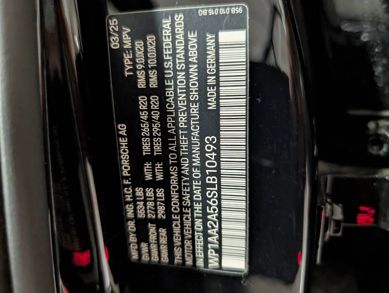 2025 Porsche Macan - Photo 36