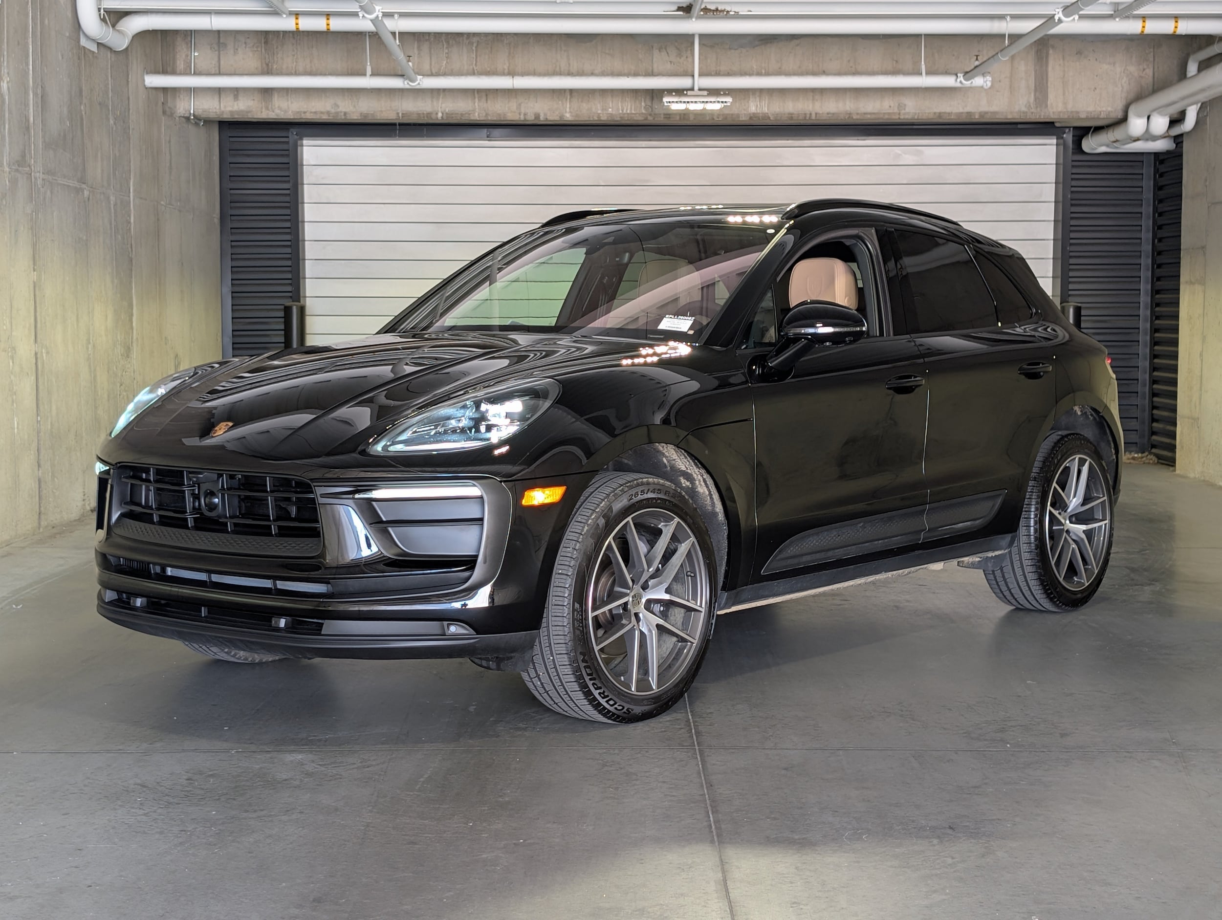 2026 Porsche Macan -'s photo