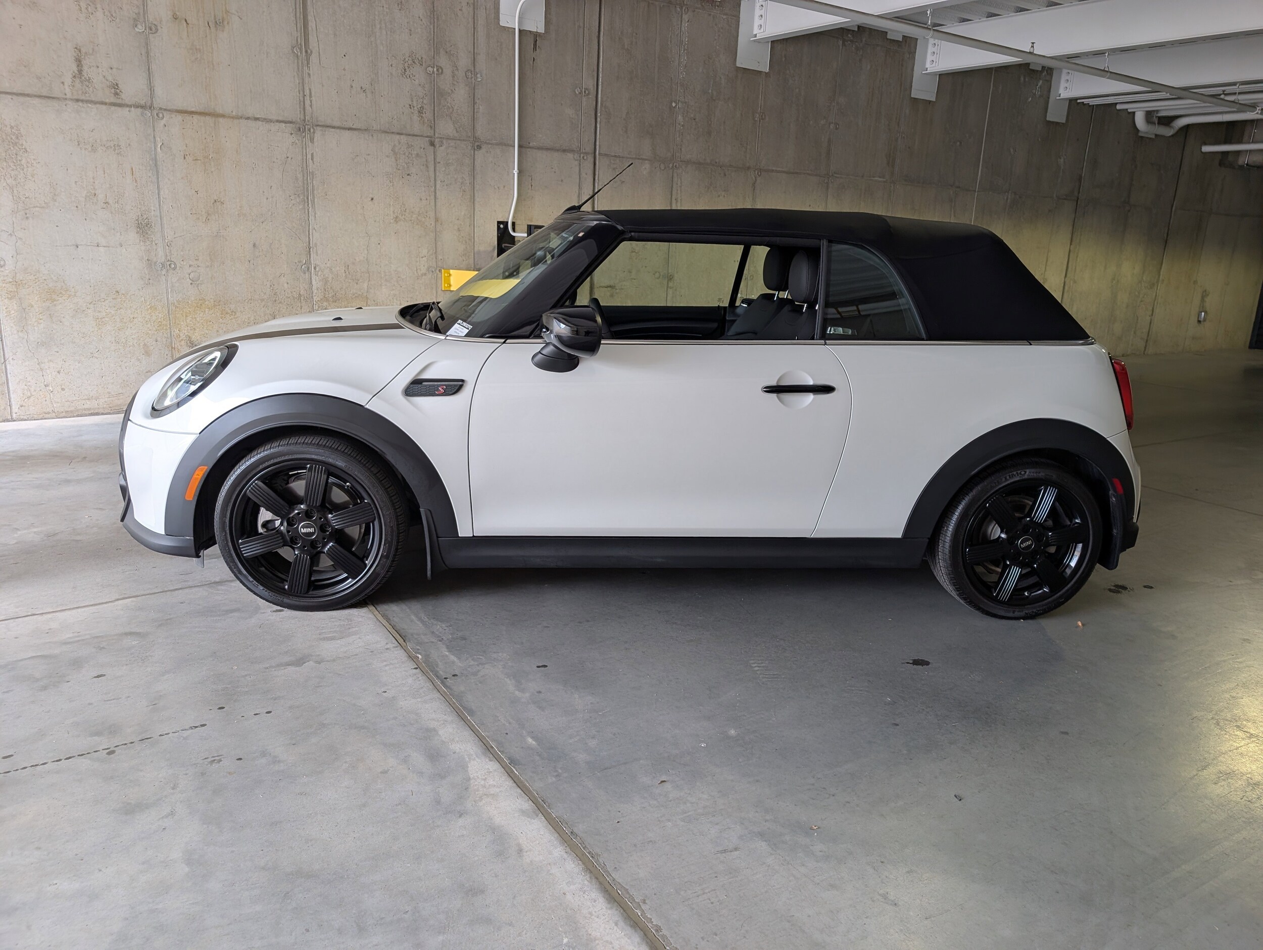 2024 Mini Cooper Convertible S photo 2