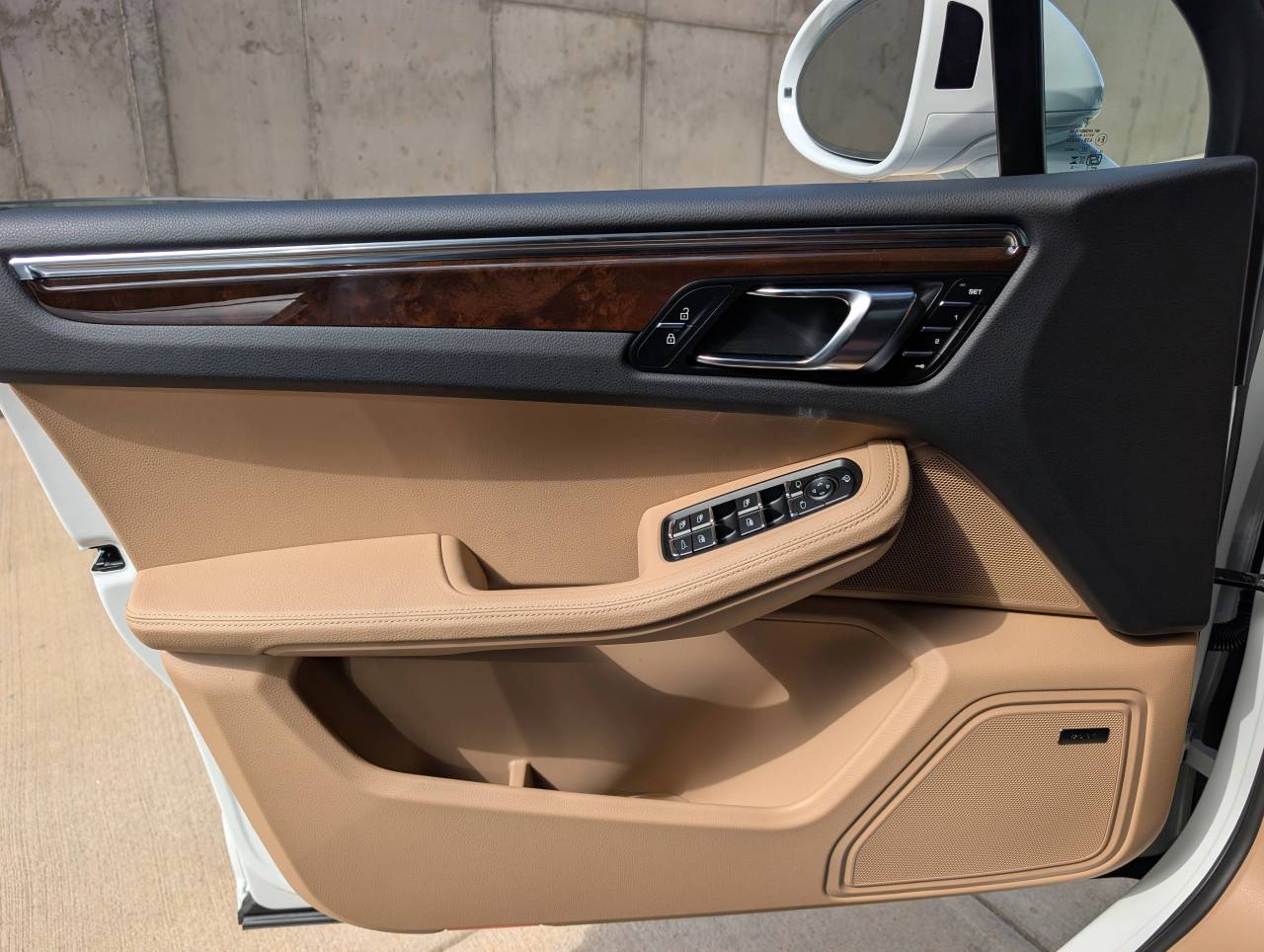 2025 Porsche Macan - Photo 18