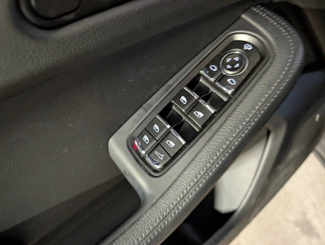 2025 Porsche Macan - Photo 19