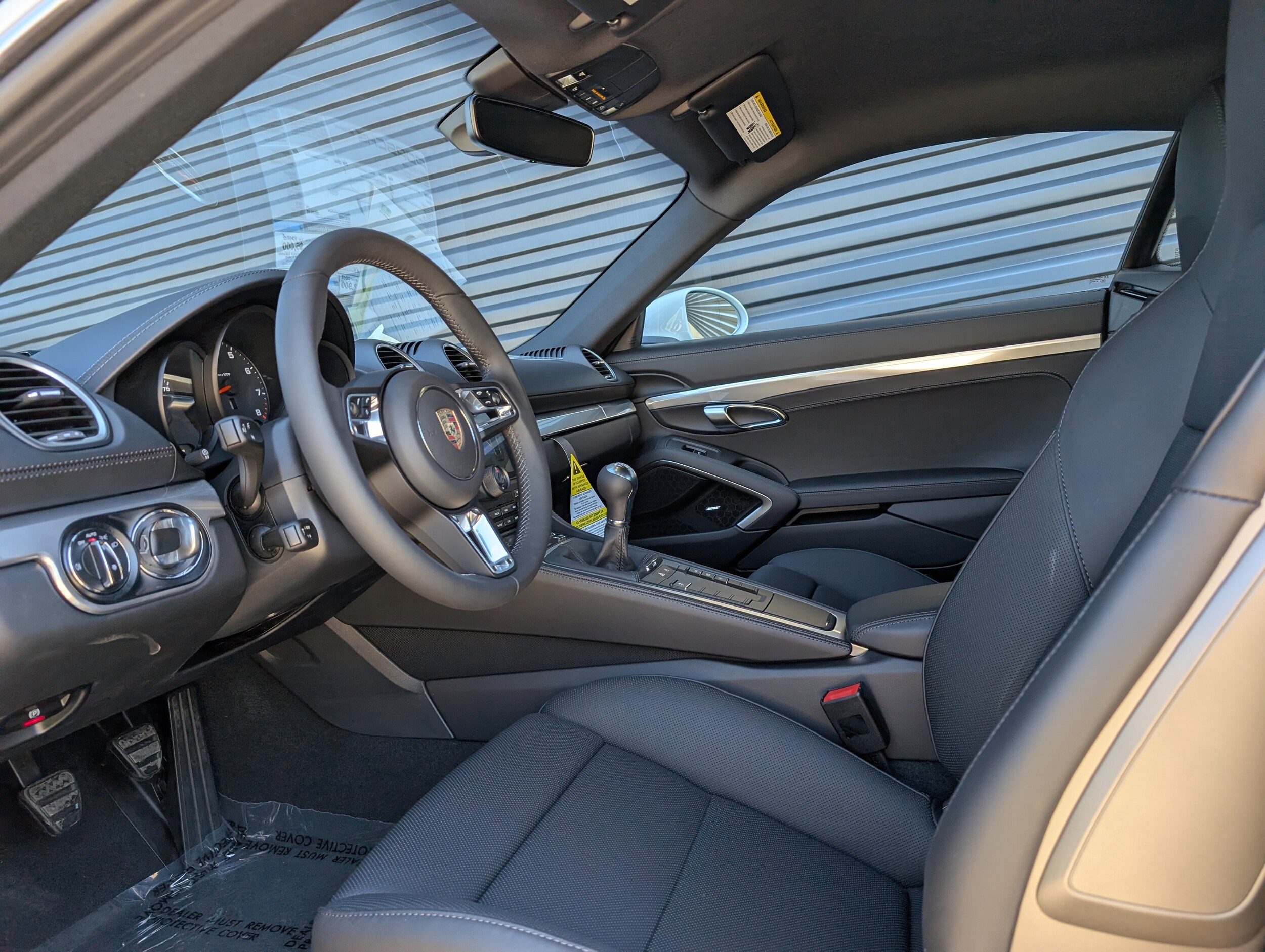 2025 Porsche Cayman photo 4