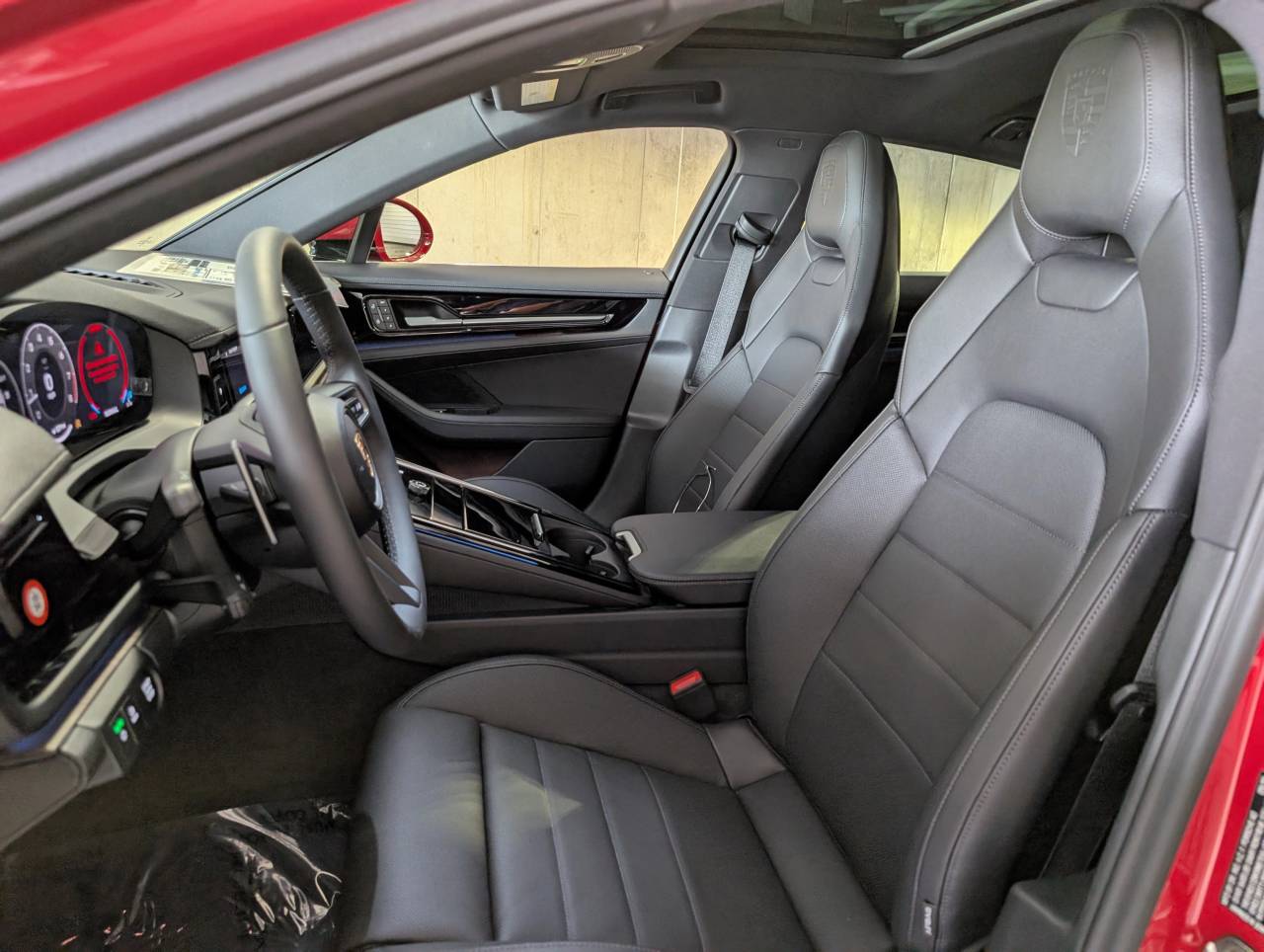 2025 Porsche Panamera 4 photo 4