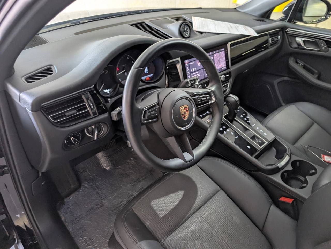 2024 Porsche Macan photo 4