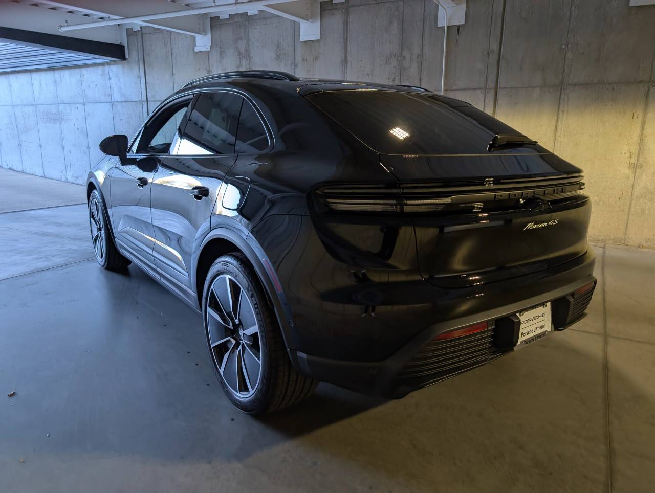 2025 Porsche Macan Electric photo 3