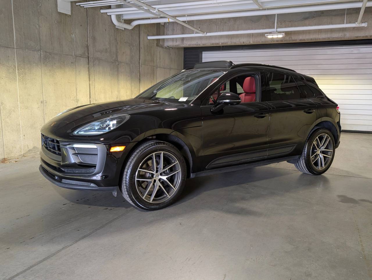 2025 Porsche Macan's photo